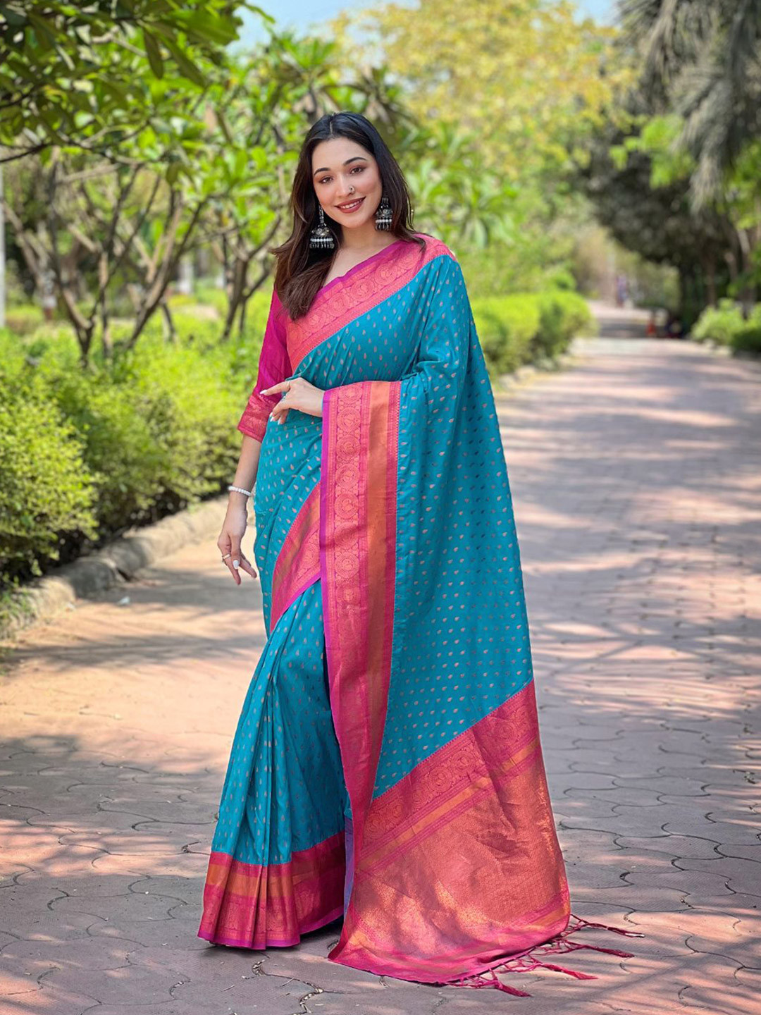 

DIVASTRI Woven Design Zari Silk Blend Banarasi Saree, Blue