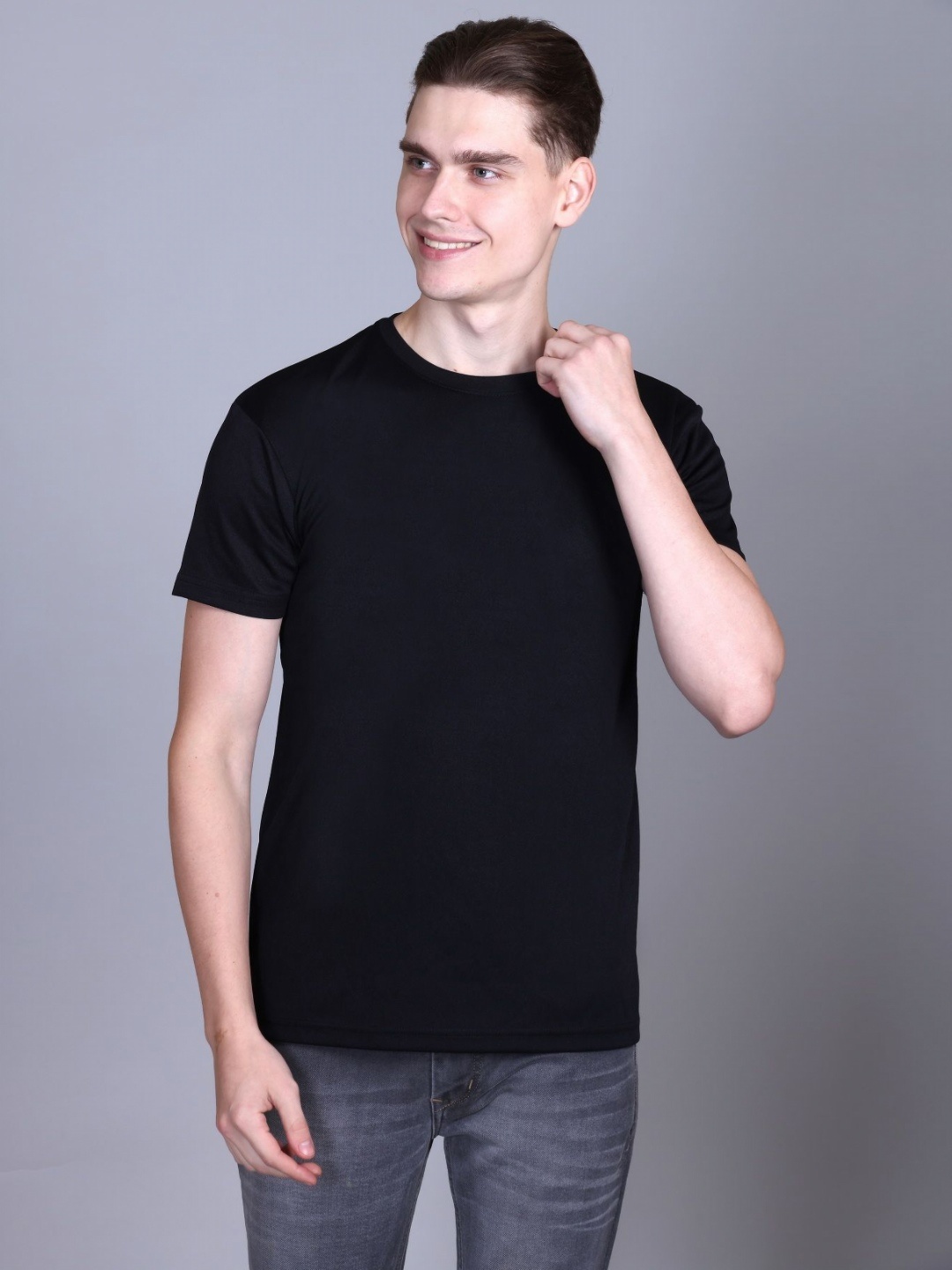 

BeriBlu Men Dri-FIT Solid Round Neck T-shirt, Black