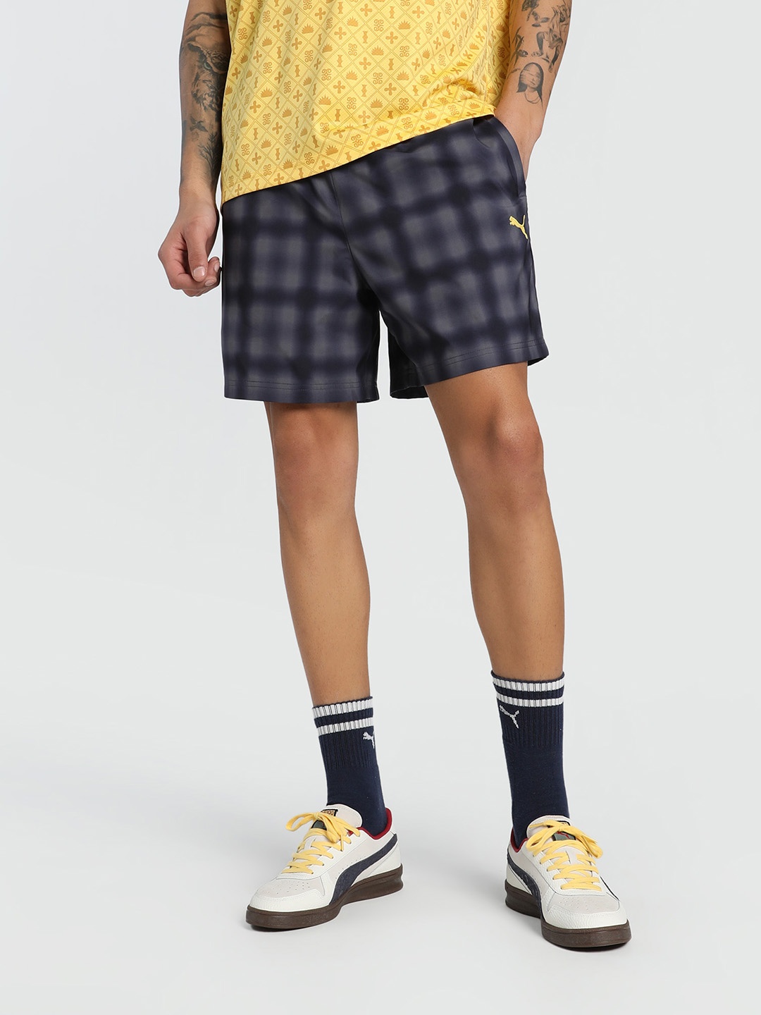 

Road To Unity Men Checked Relaxed Fit Mid Rise Woven Shorts, Navy blue