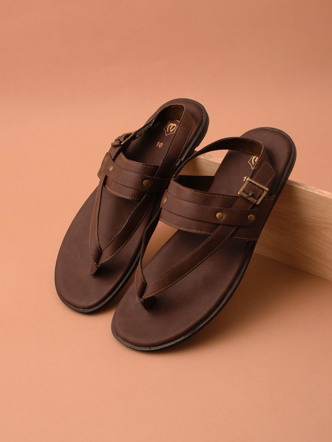 

Manyavar Men Self Design Ethnic Sandals, Brown