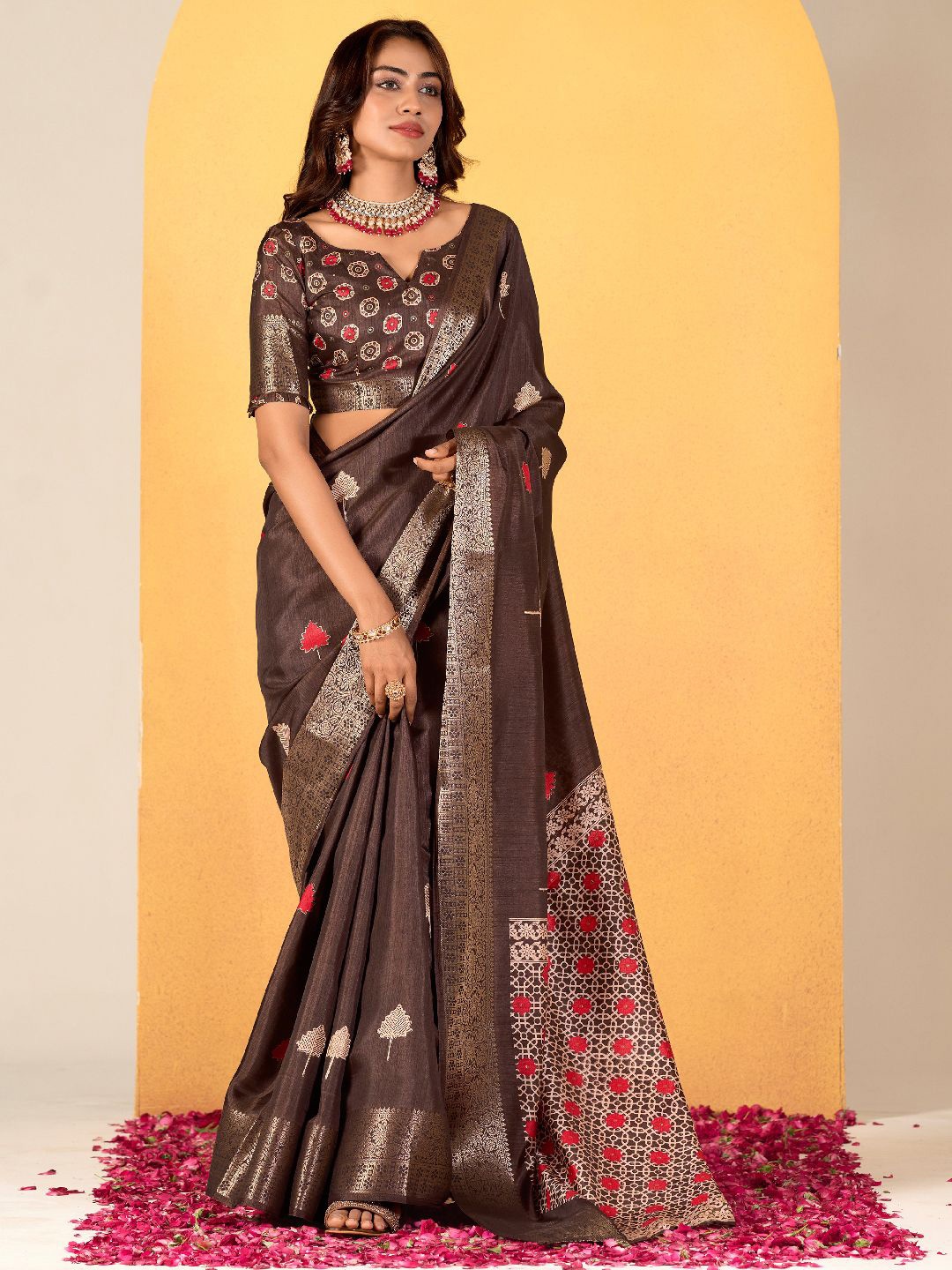 

LeeliPeeri Designer Floral Zari Silk Blend Saree, Brown