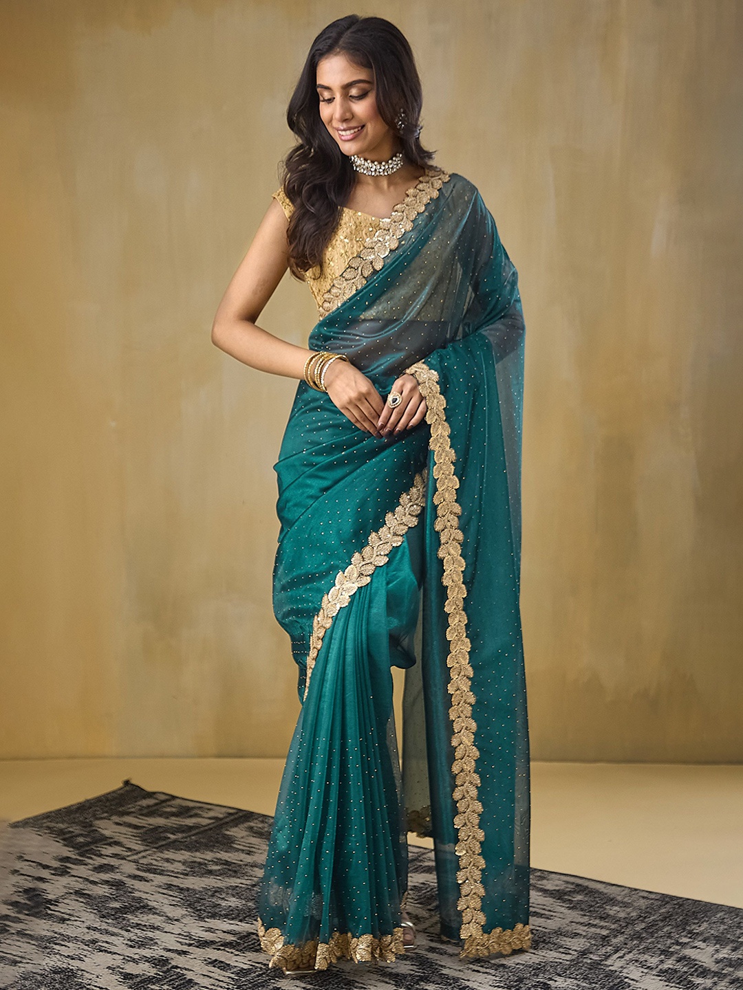 

RACHNA Embellished Embroidered Net Saree, Green