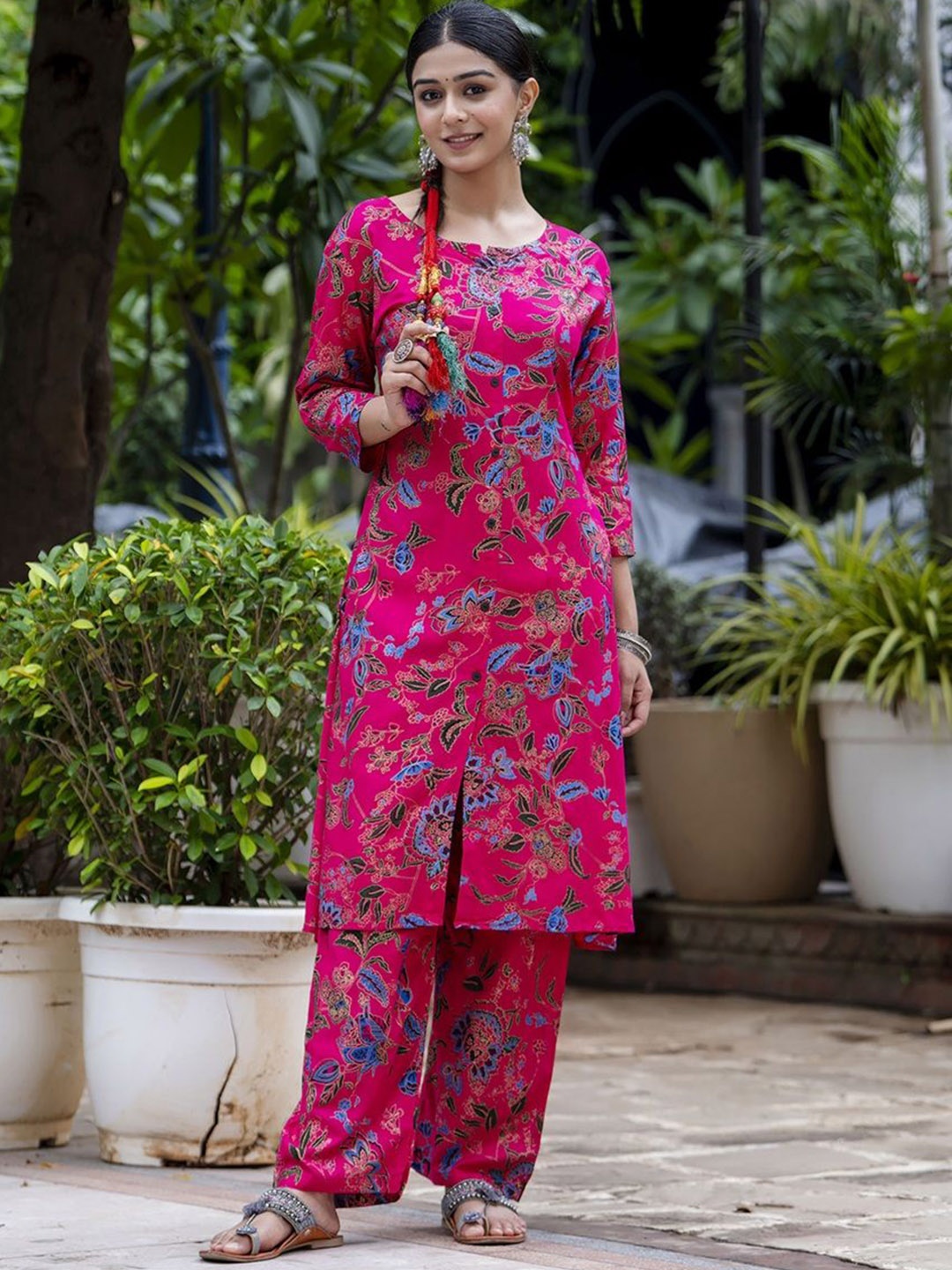 

Jollity Women Floral Printed Regular Kurta with Palazzos, Pink