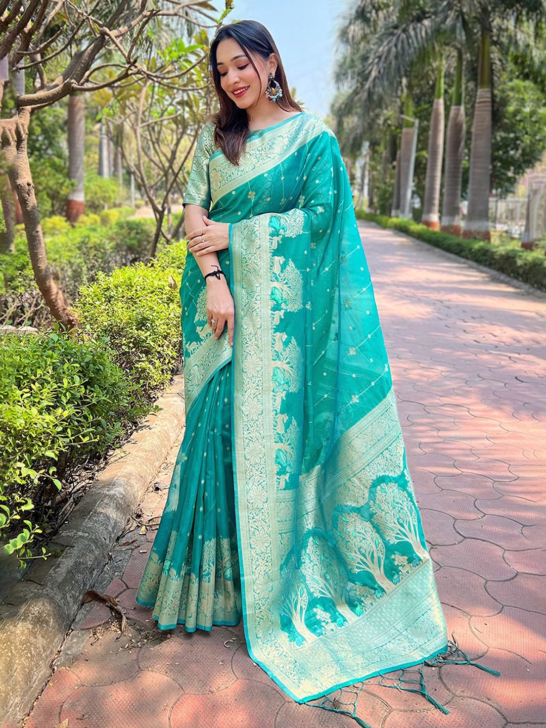 

DIVASTRI Ethnic Motifs Woven Design Zari Organza Saree, Teal