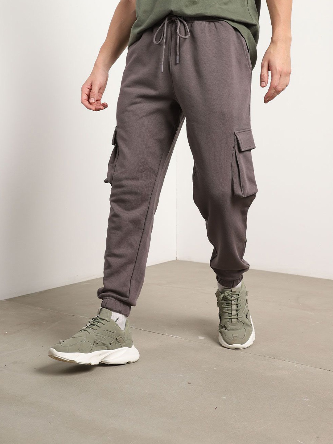 

NOBERO Men Heavy Duty Cargo Joggers, Charcoal