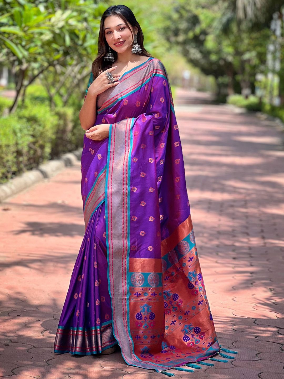 

DIVASTRI Ethnic Motifs Zari Silk Blend Designer Paithani Saree, Purple