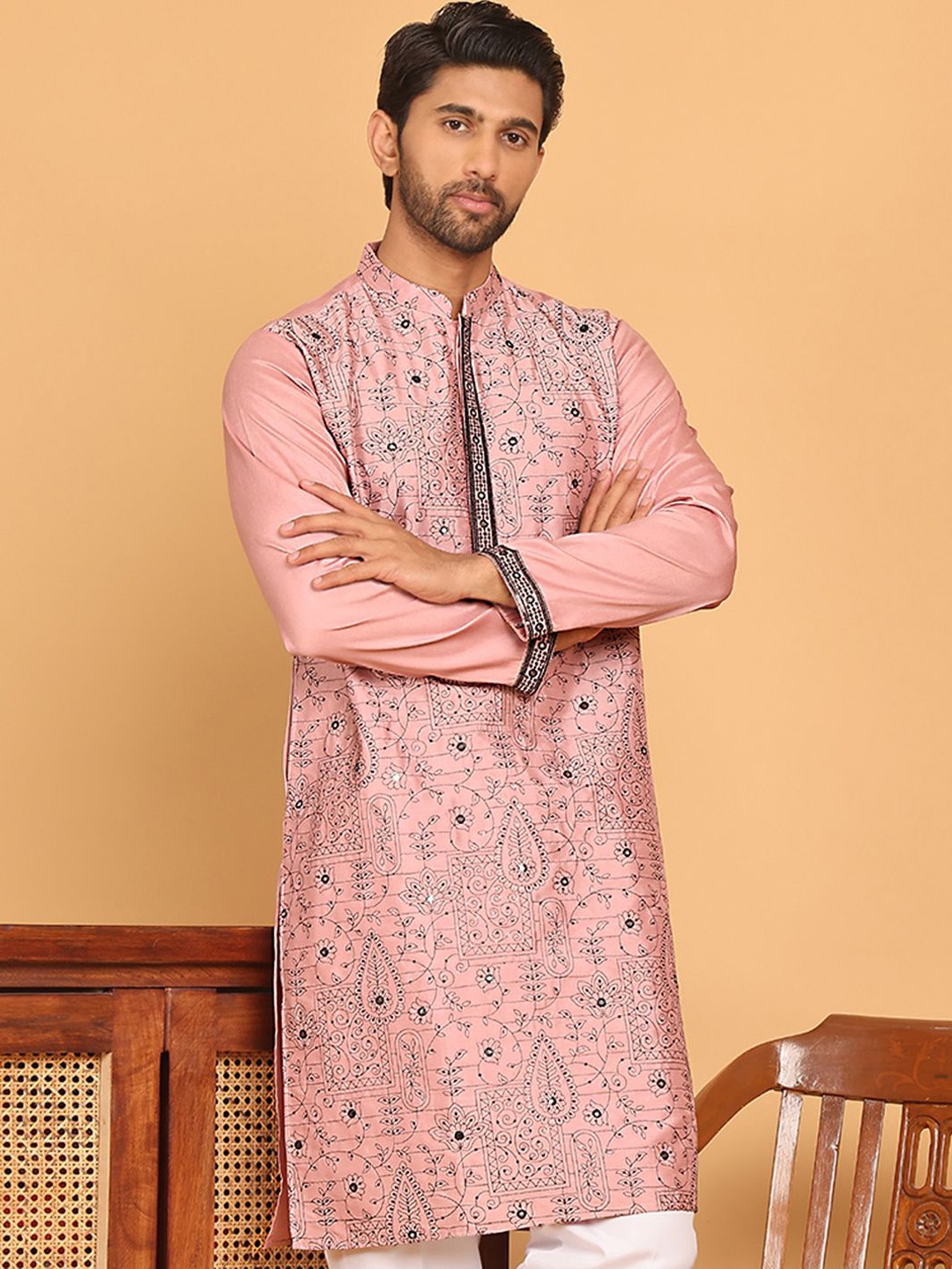

Jompers Floral Embroidered Mandarin Collar Sequinned Straight Kurtas, Magenta