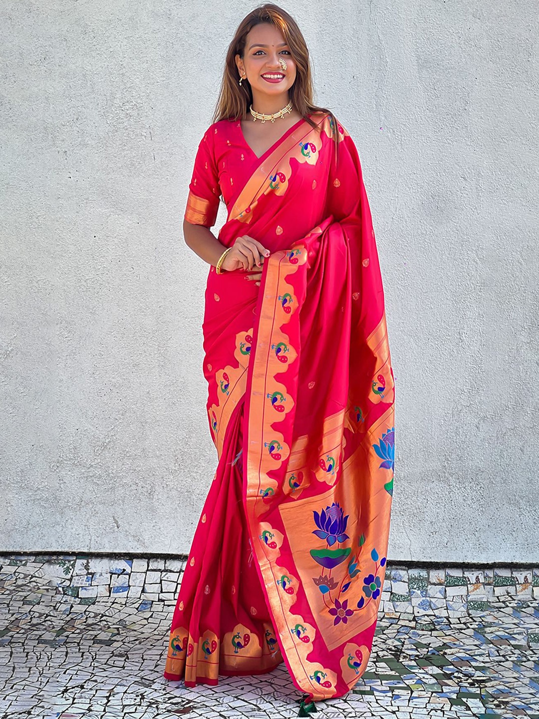

DIVASTRI Woven Design Zari Paithani Saree, Pink