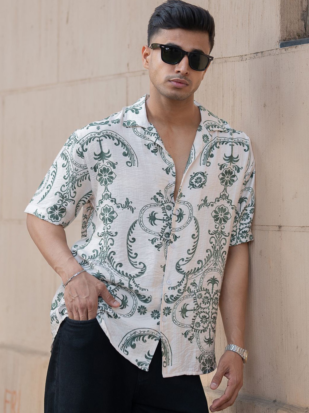 

Powerlook Men Relaxed Fit Spread Collar Floral Printed Cotton Casual Shirt, White