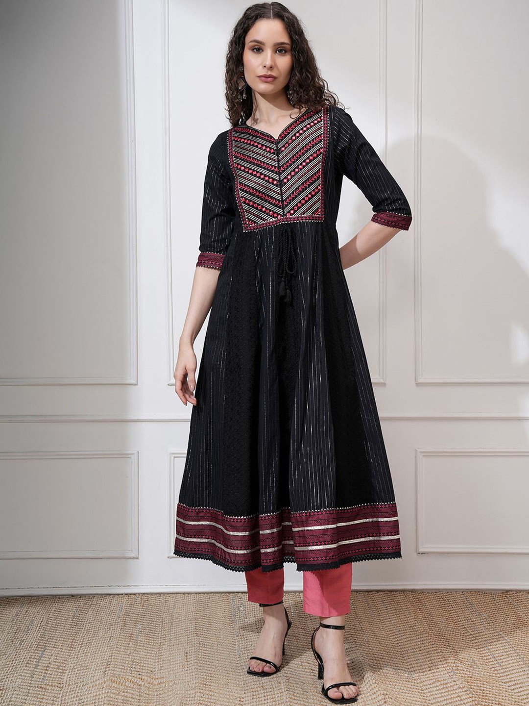 

Vishudh Women Embroidered Anarkali Kurta, Black