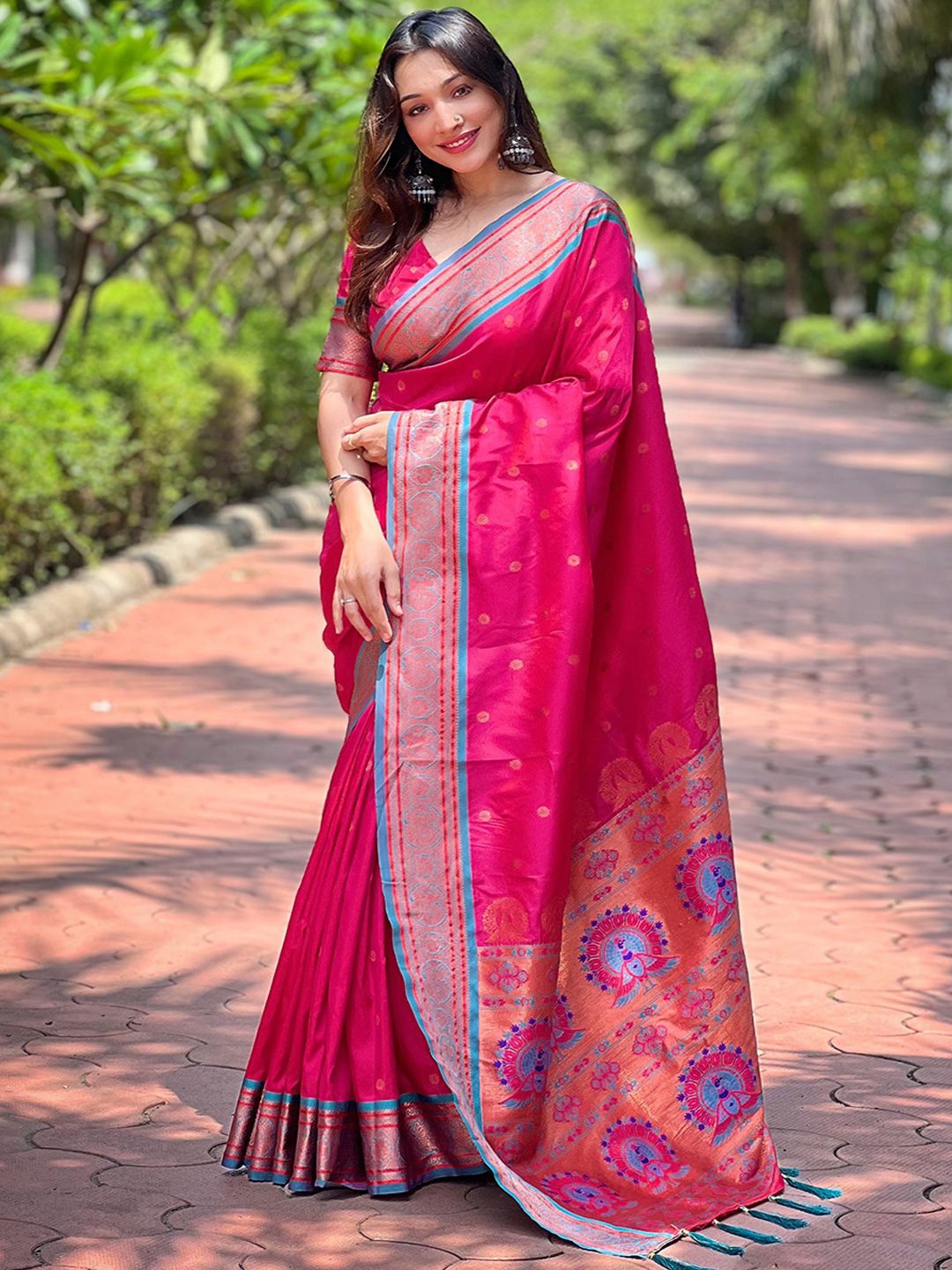 

DIVASTRI Ethnic Motifs Zari Silk Blend Paithani Saree, Pink