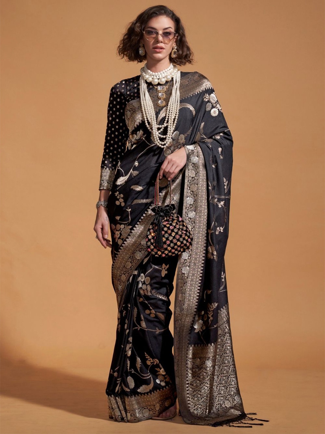 

BLENDIFY Woven Design Zari Pure Georgette Banarasi Saree, Black