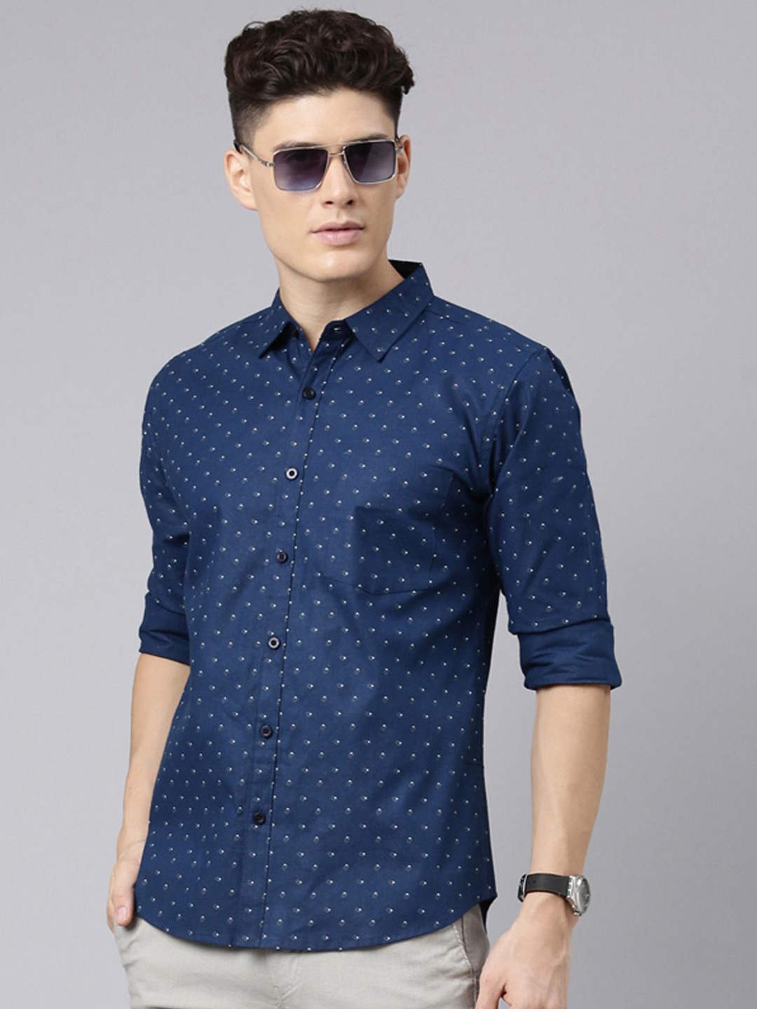 

Metronaut Men Spread Collar Geometric Printed Cotton Casual Shirt, Navy blue