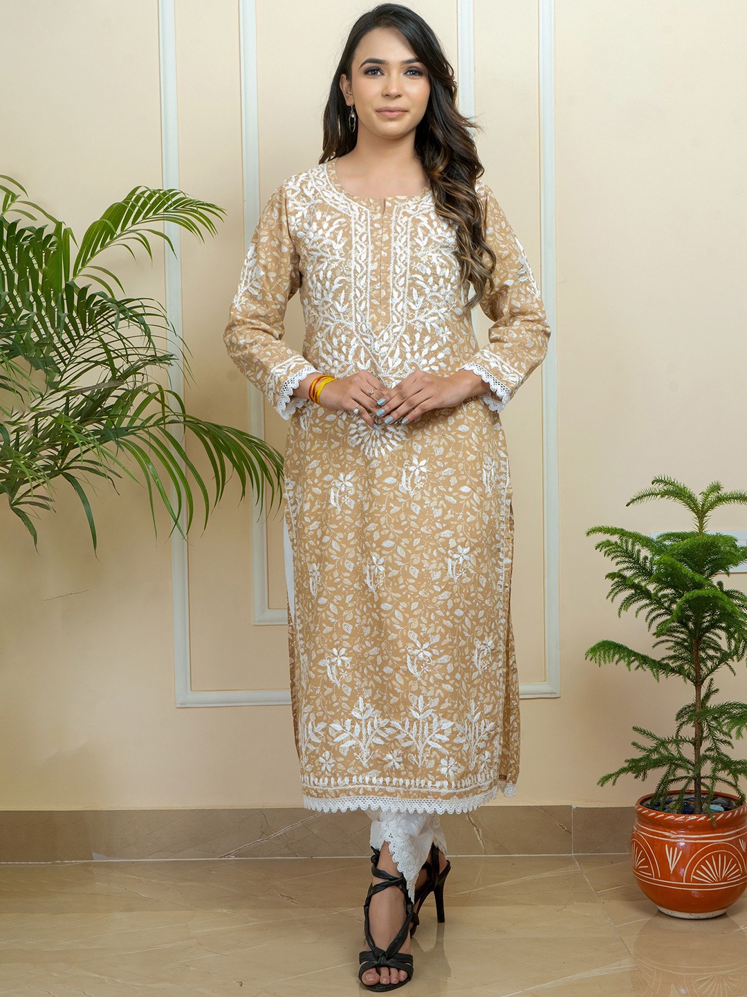 

ADR CHIKAN Floral Embroidered Notch Neck Mulmul Cotton Straight Kurta, Beige