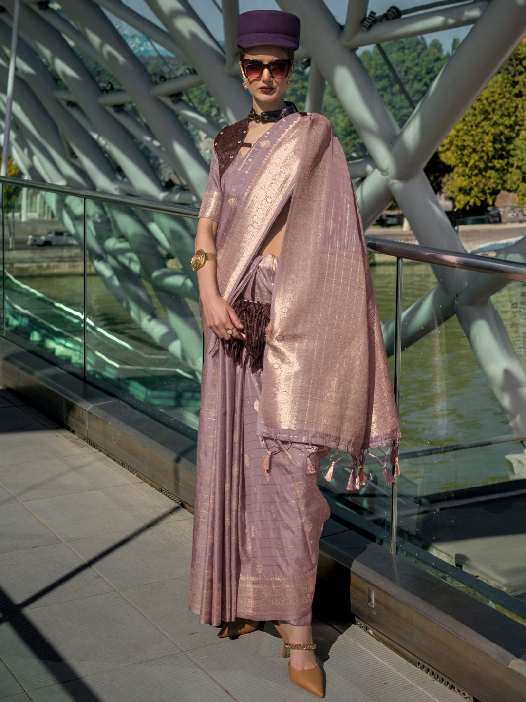 

BLENDIFY Woven Design Zari Silk Blend Banarasi Saree, Purple