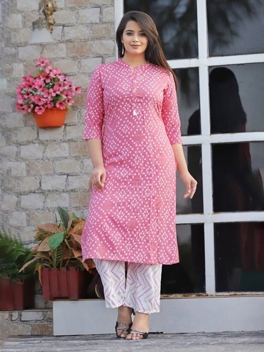 

The loom craft Bandhani Printed Mandarin Collar Straight Kurta, Pink