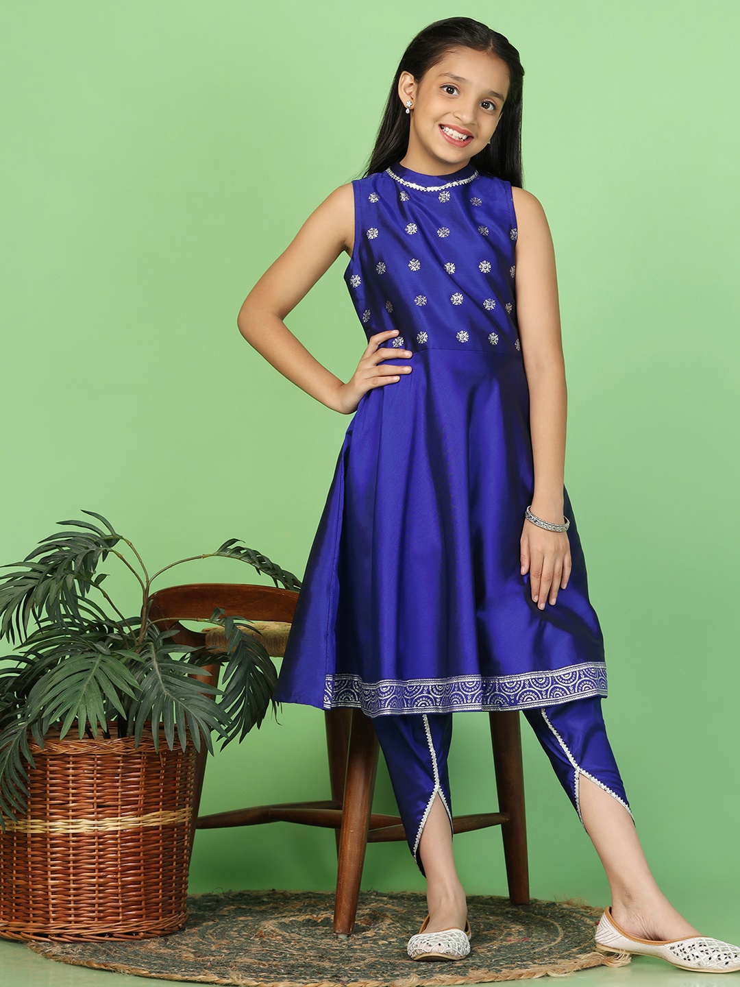 

Sangria Girls Blue Floral Woven Design Round Neck A-Line Kurta With Dhoti Pants