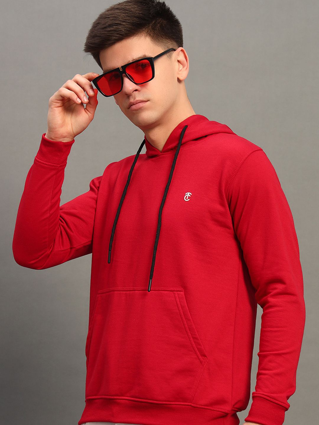 

THE CASUALS Men Solid Hooded Sweatshirt, Red