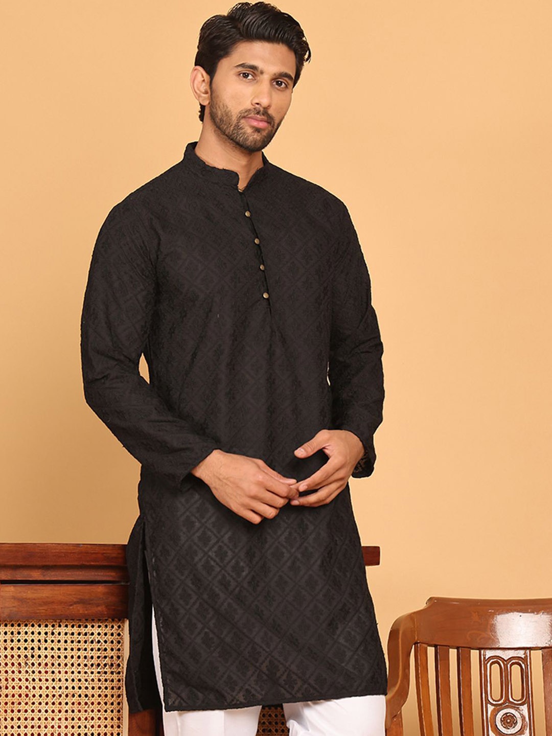 

Jompers Geometric Embroidered Mandarin Collar Pure Cotton Straight Kurta, Black