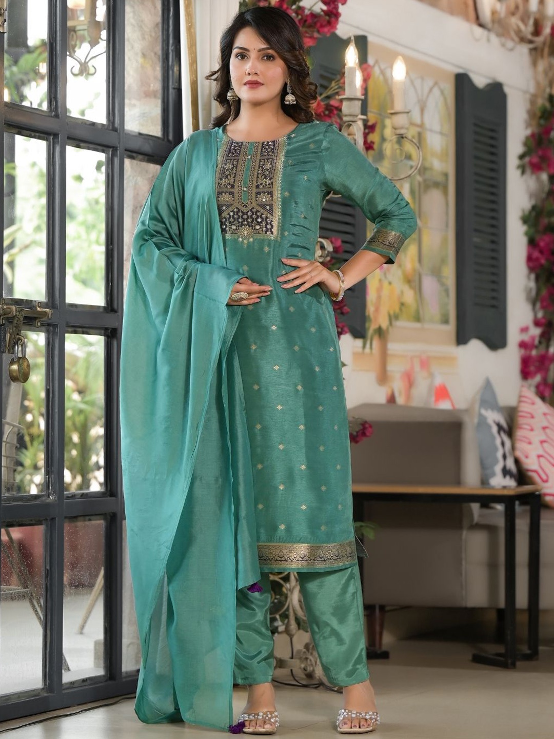 

ANUSHEET Women Regular Thread Work Kurta with Trousers & With Dupatta, Green