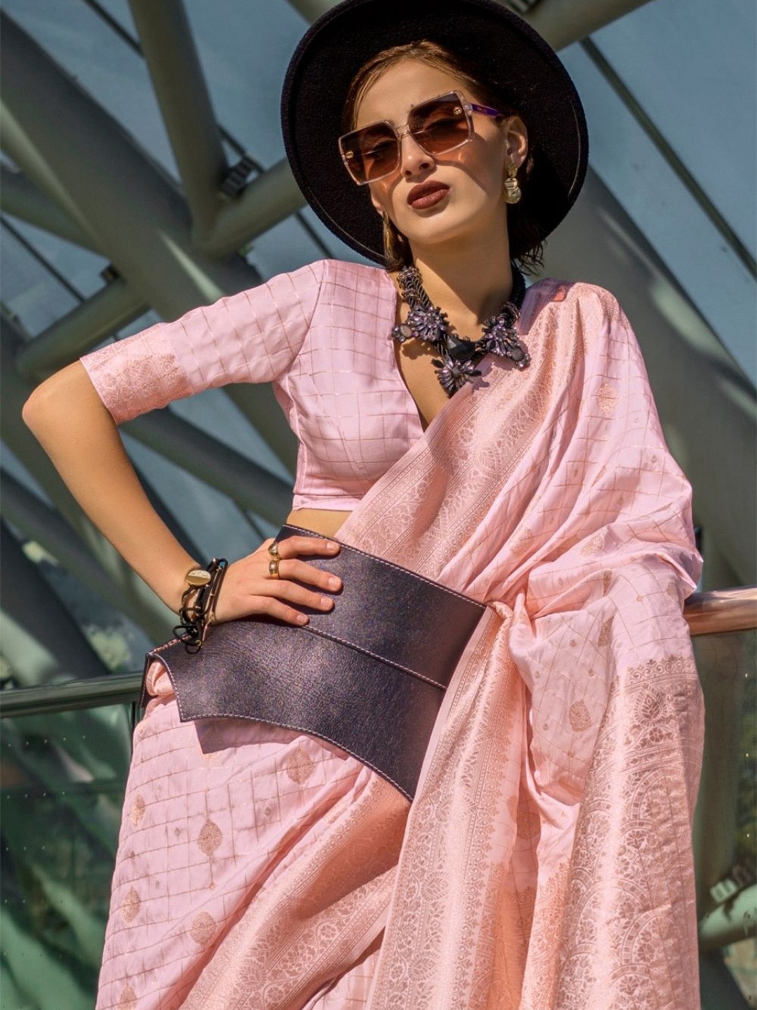 

BLENDIFY Woven Design Zari Silk Blend Banarasi Saree, Peach