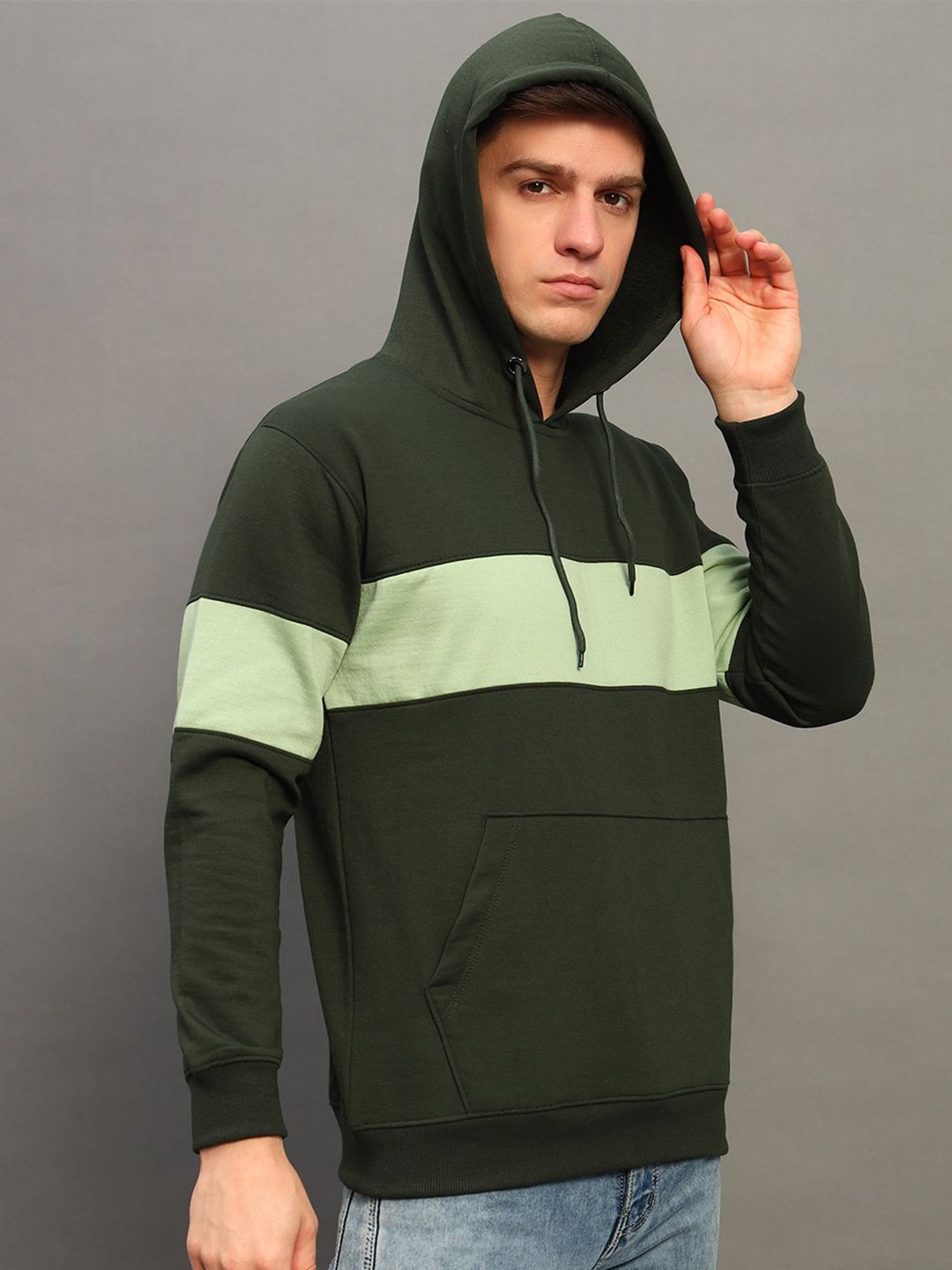 

THE CASUALS Men Colourblocked Hooded Sweatshirt, Green