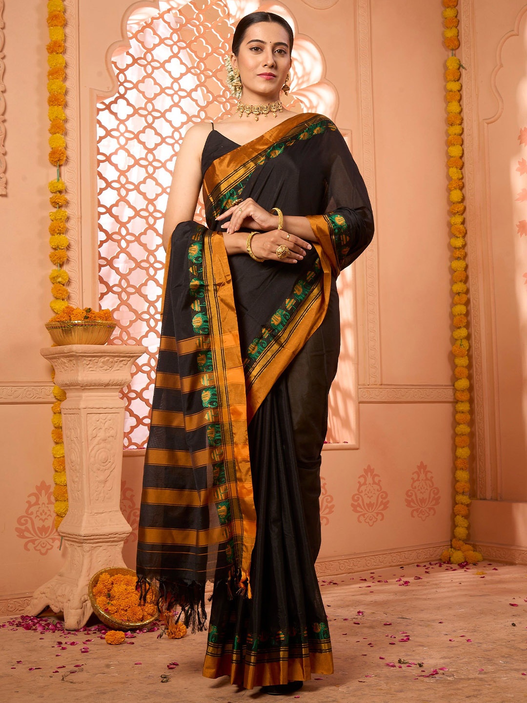 

NITARAA Woven Design Silk Blend Handloom Ilkal Saree, Black