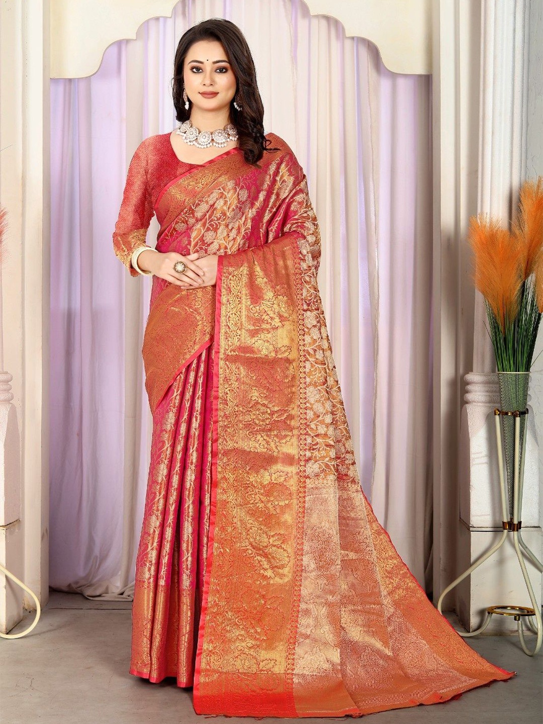 

VISHNU CREATIONS Floral Pure Silk Banarasi Saree, Pink