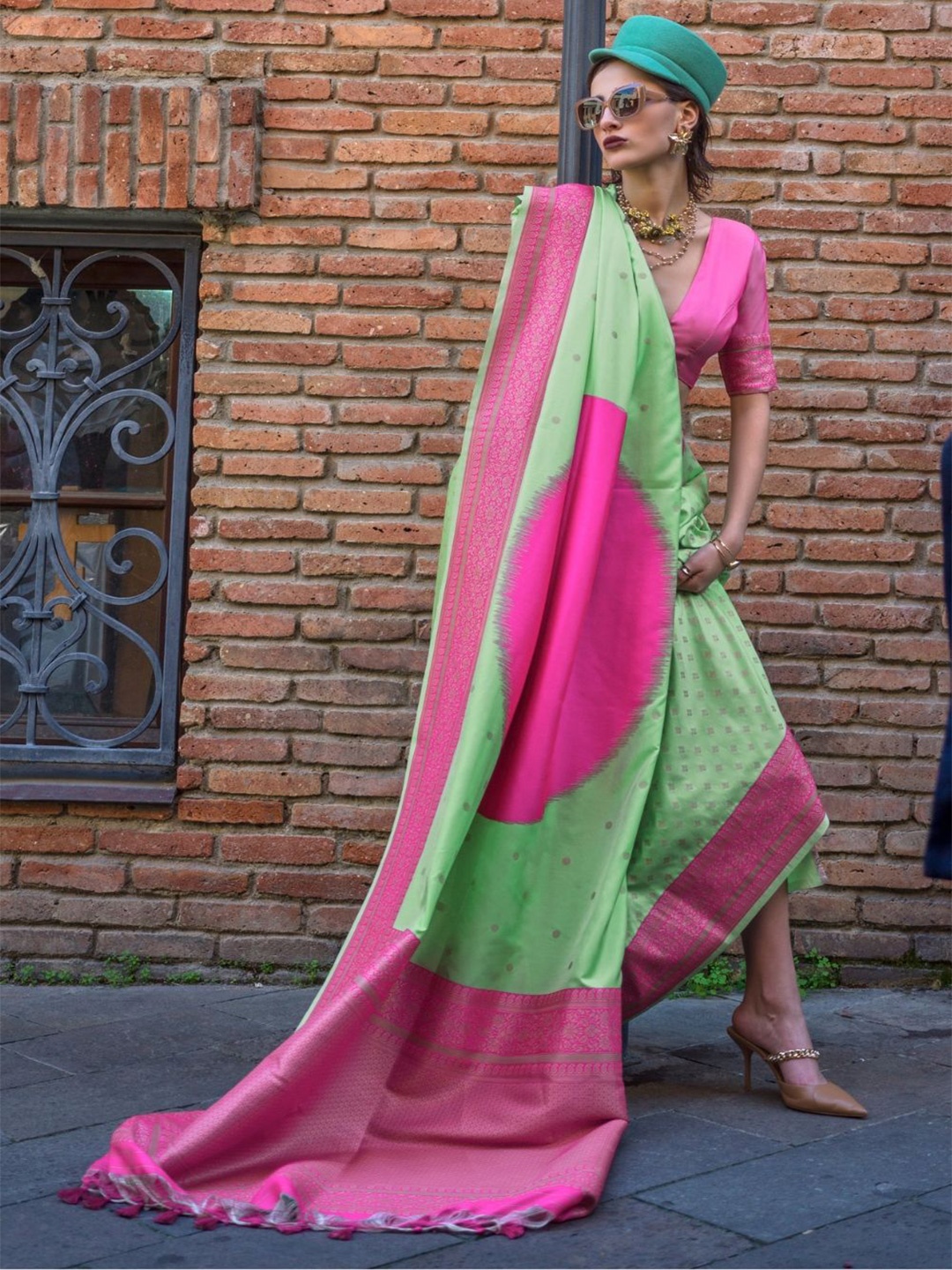 

BLENDIFY Woven Design Zari Silk Blend Banarasi Saree, Green