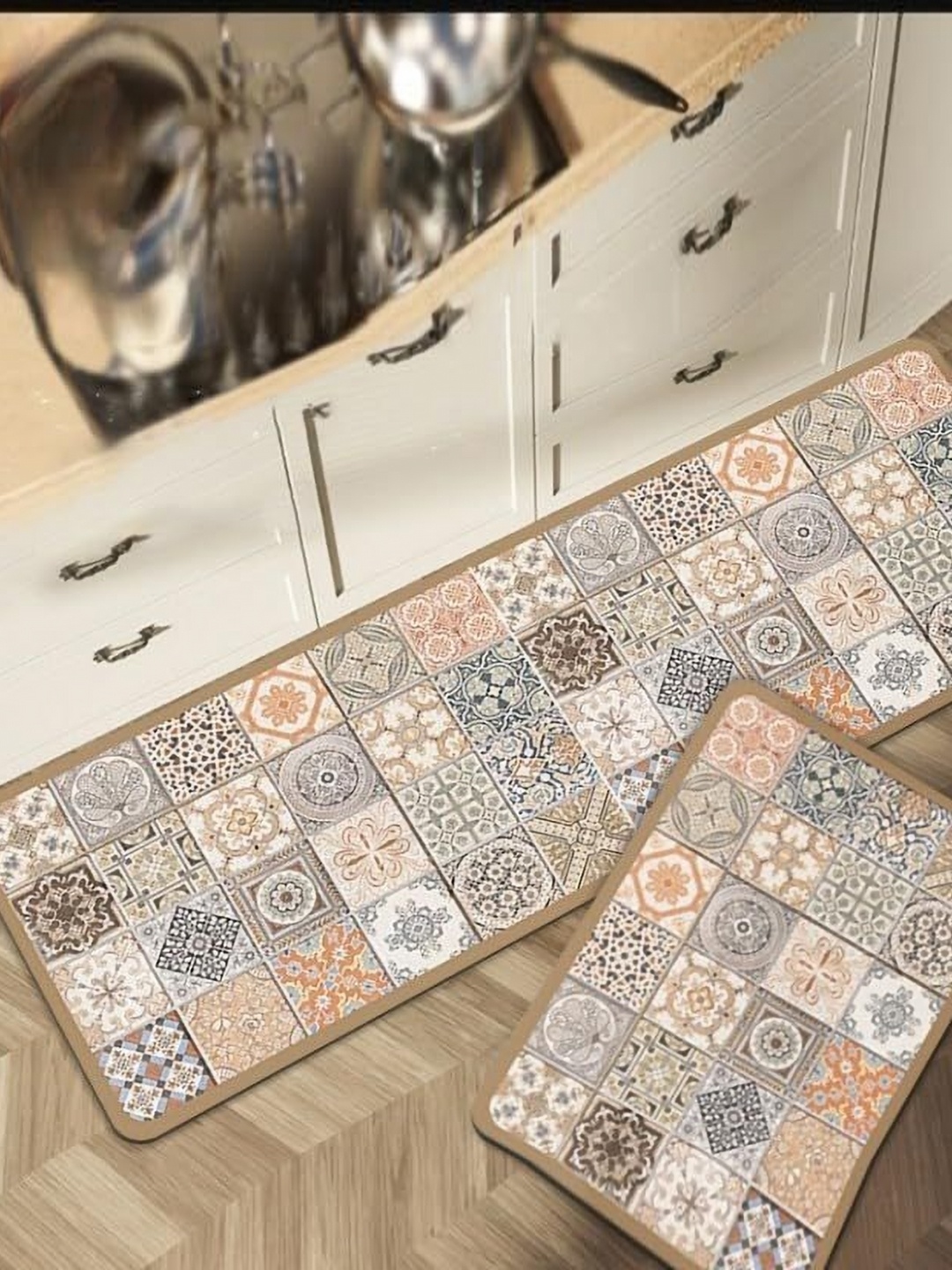 

HomeCloud Beige & Grey 2-Pcs Geometric Printed Water Resistant Anti Skid Kitchen Mats