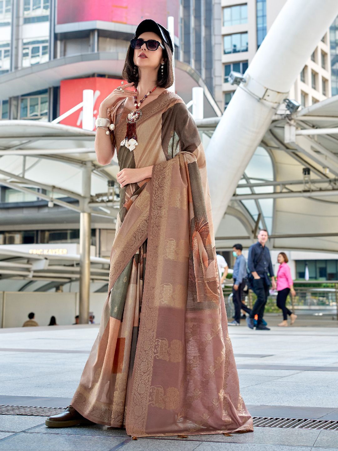 

LeeliPeeri Designer Woven Design Zari Silk Blend Saree, Brown