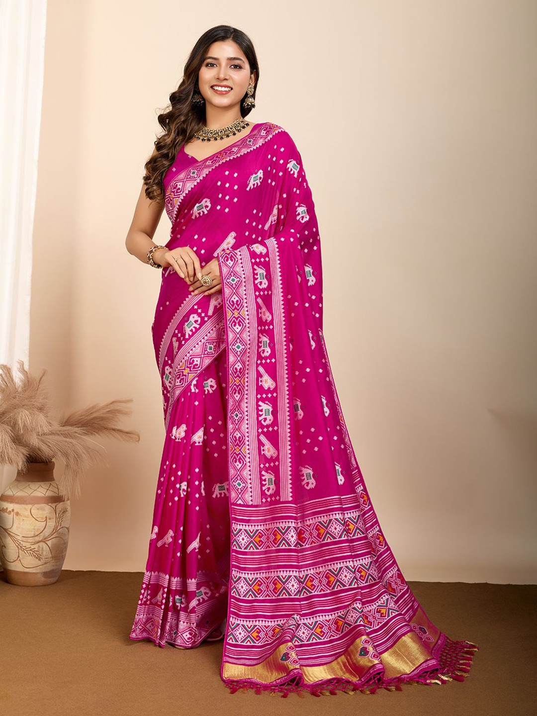 

HEER FASHION Paisley Woven Design Saree, Pink