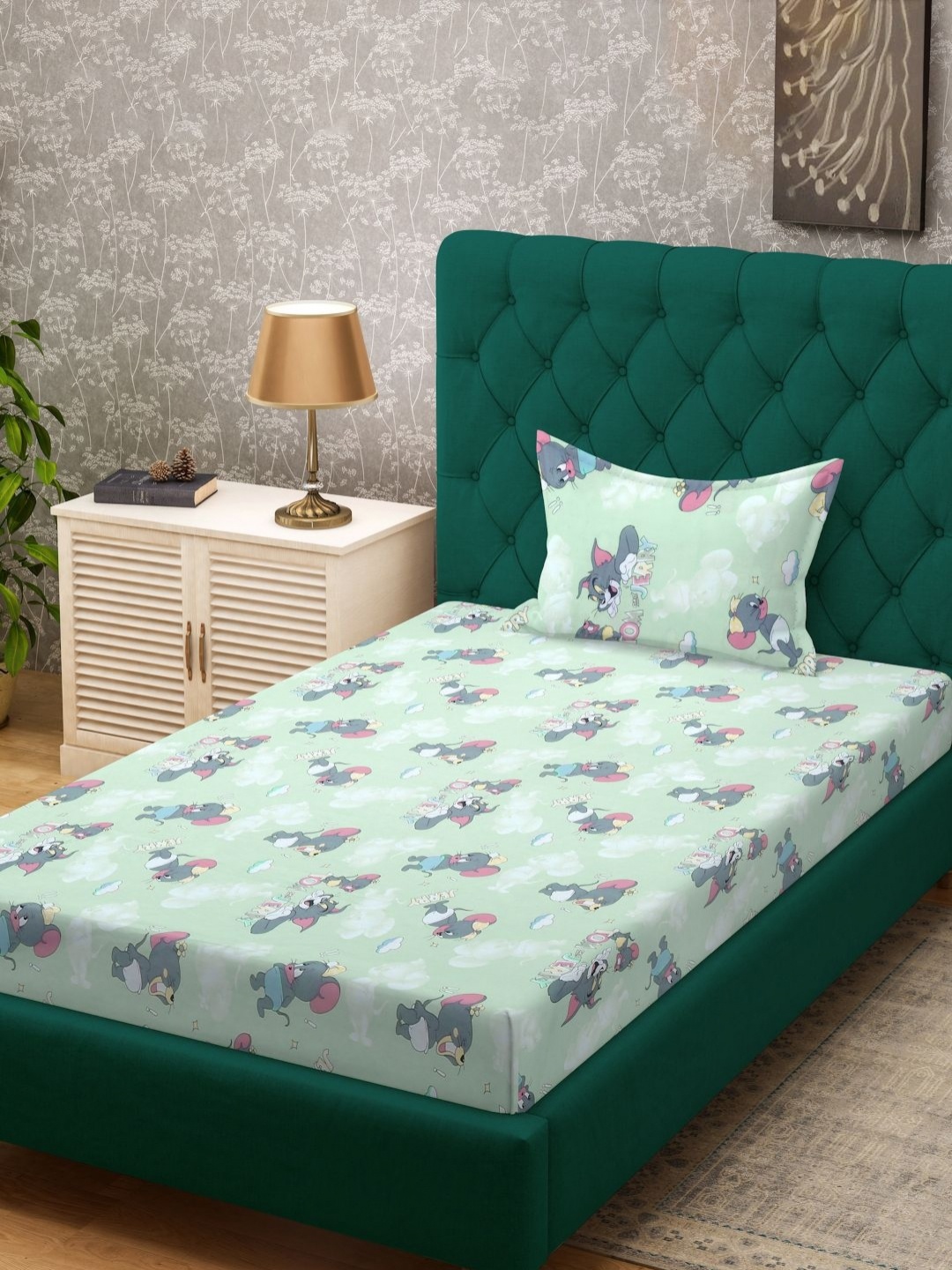 

KLOTTHE Green & White Printed Flat 400TC Pure Cotton Single Bedsheet With Pillow Cover