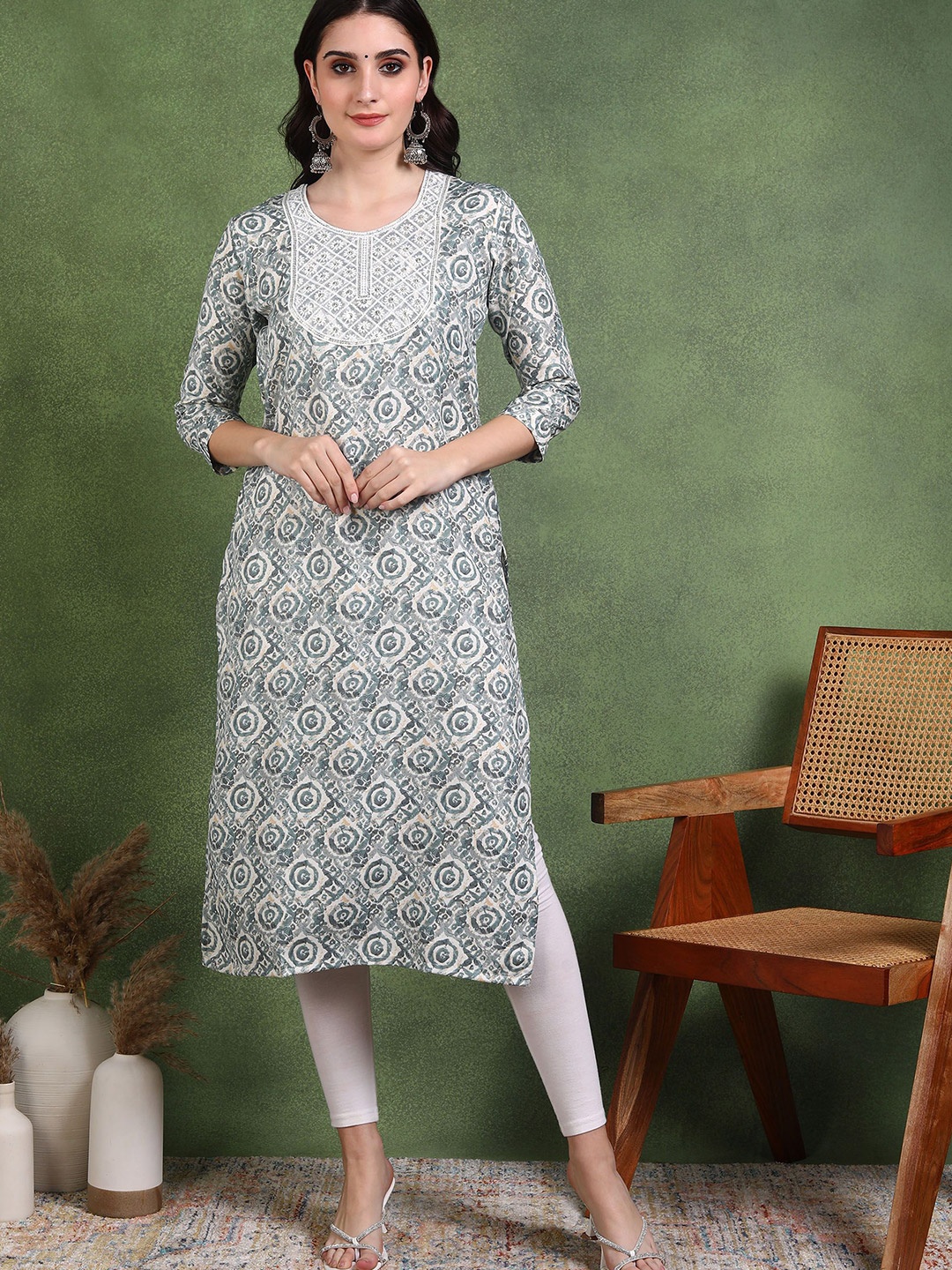 

DSK STUDIO Floral Embroidered Thread Work Round Neck Straight Kurta, Grey