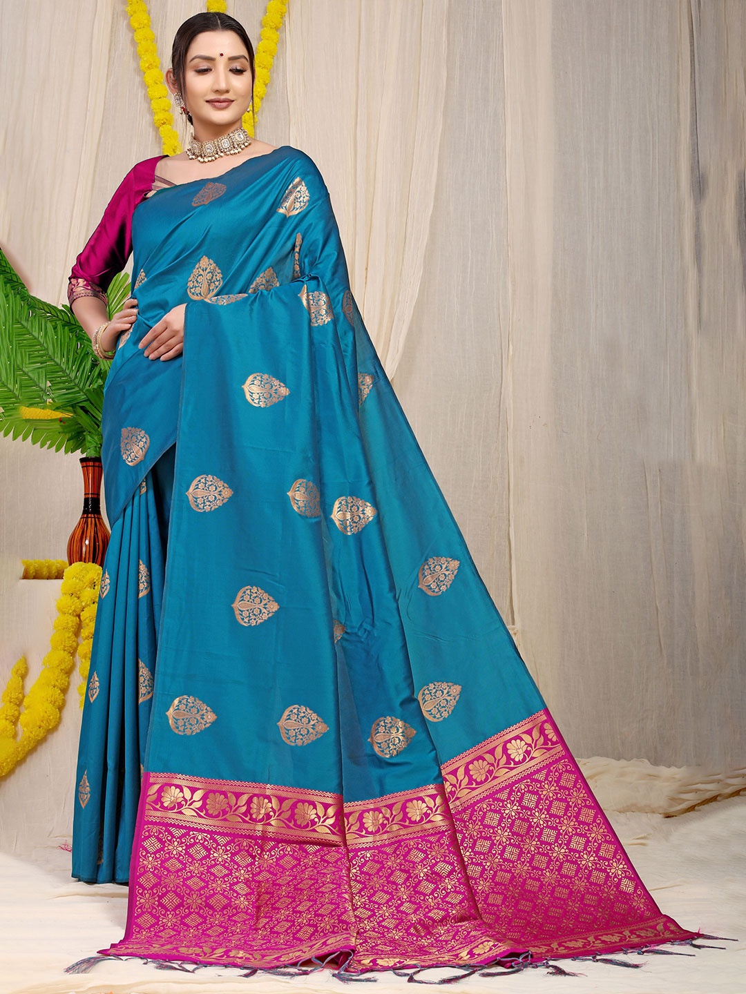 

Kandora Woven Design Zari Pure Silk Banarasi Saree, Teal
