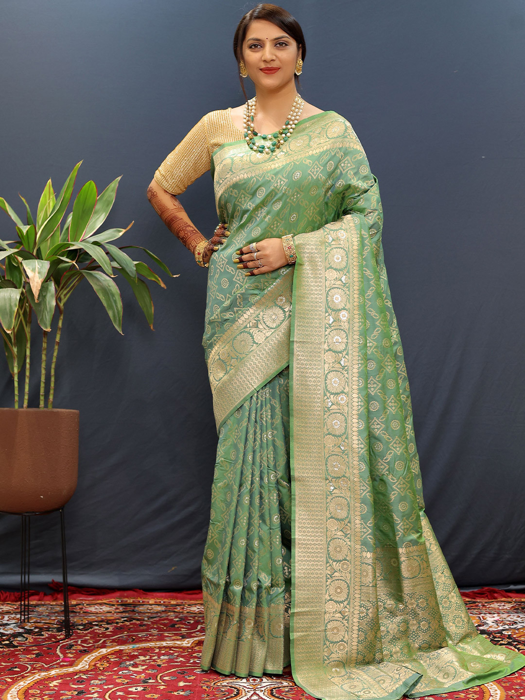 

Kandora Woven Design Zari Pure Silk Paithani Saree, Green
