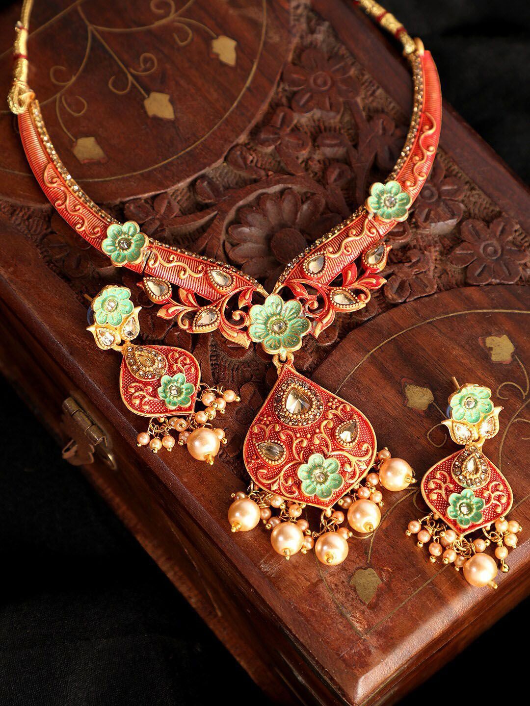 

Anouk Gold-Plated Artificial Stones And Beads Beaded Necklace With Earrings