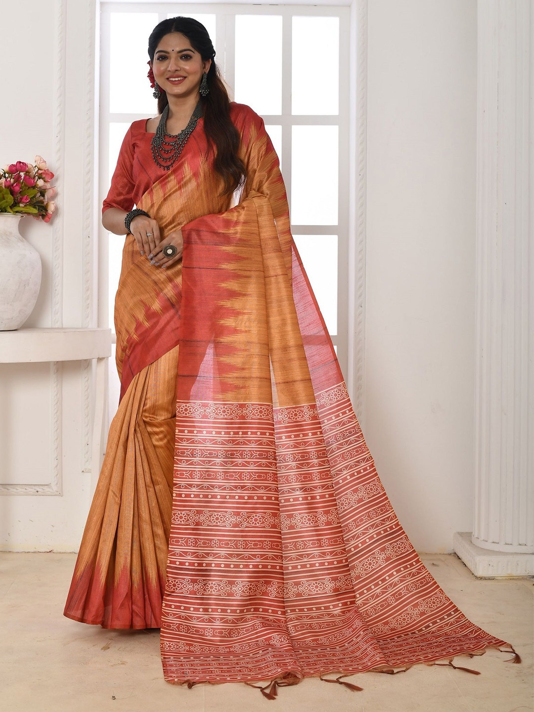 

DIVASTRI Ethnic Motifs Silk Blend Designer Tussar Saree, Orange