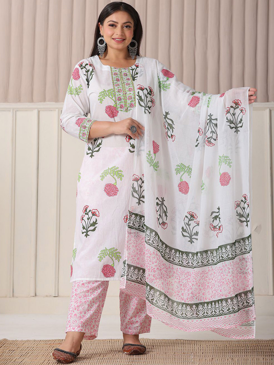 

Yufta Plus Size Floral Printed Pure Cotton Straight Kurta With Trousers & Dupatta, White
