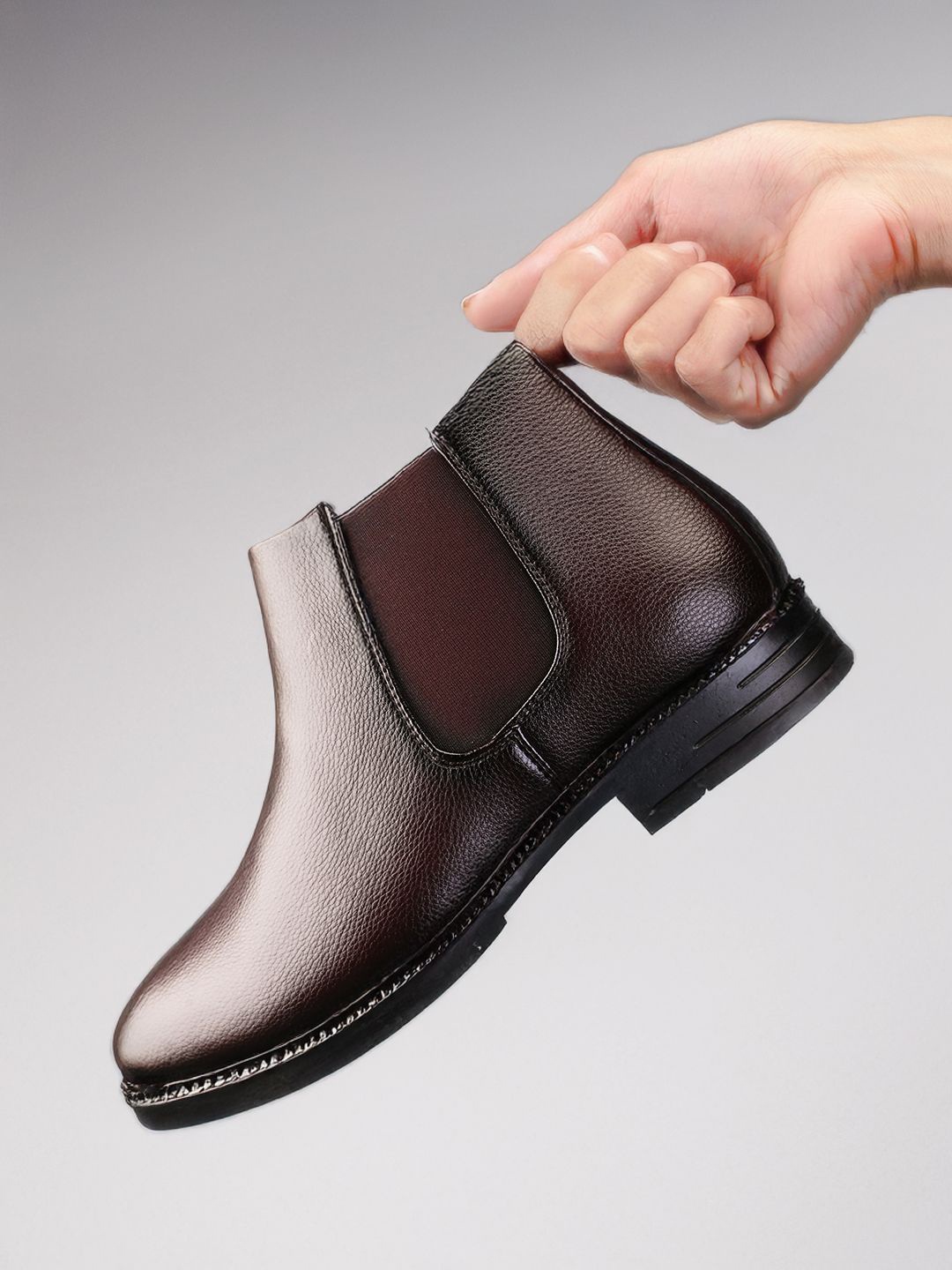 

The Roadster Lifestyle Co Men Chelsea Boots, Brown