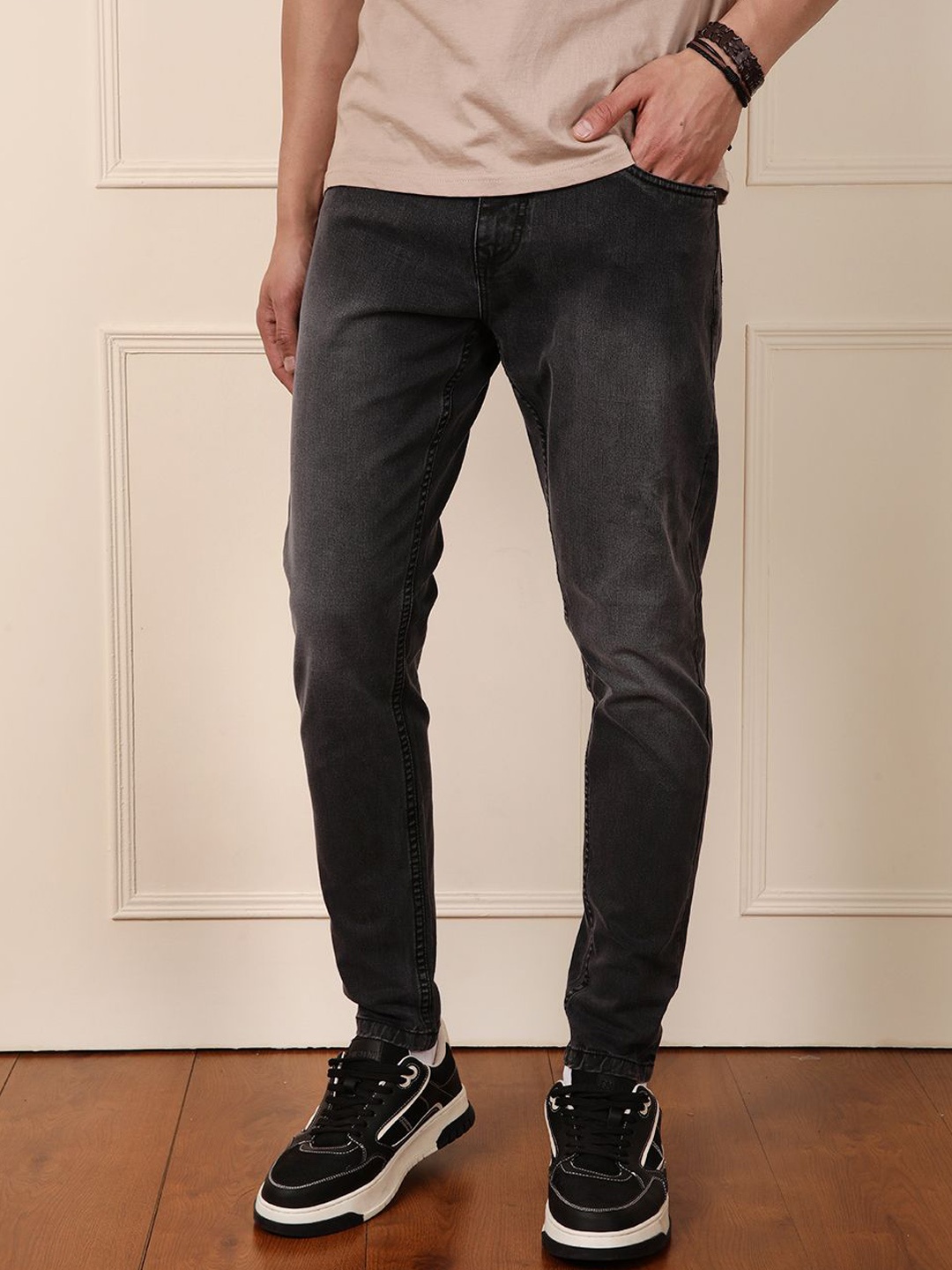 

WROGN Men Cotton Comfort Skinny Fit Heavy Fade Jeans, Black