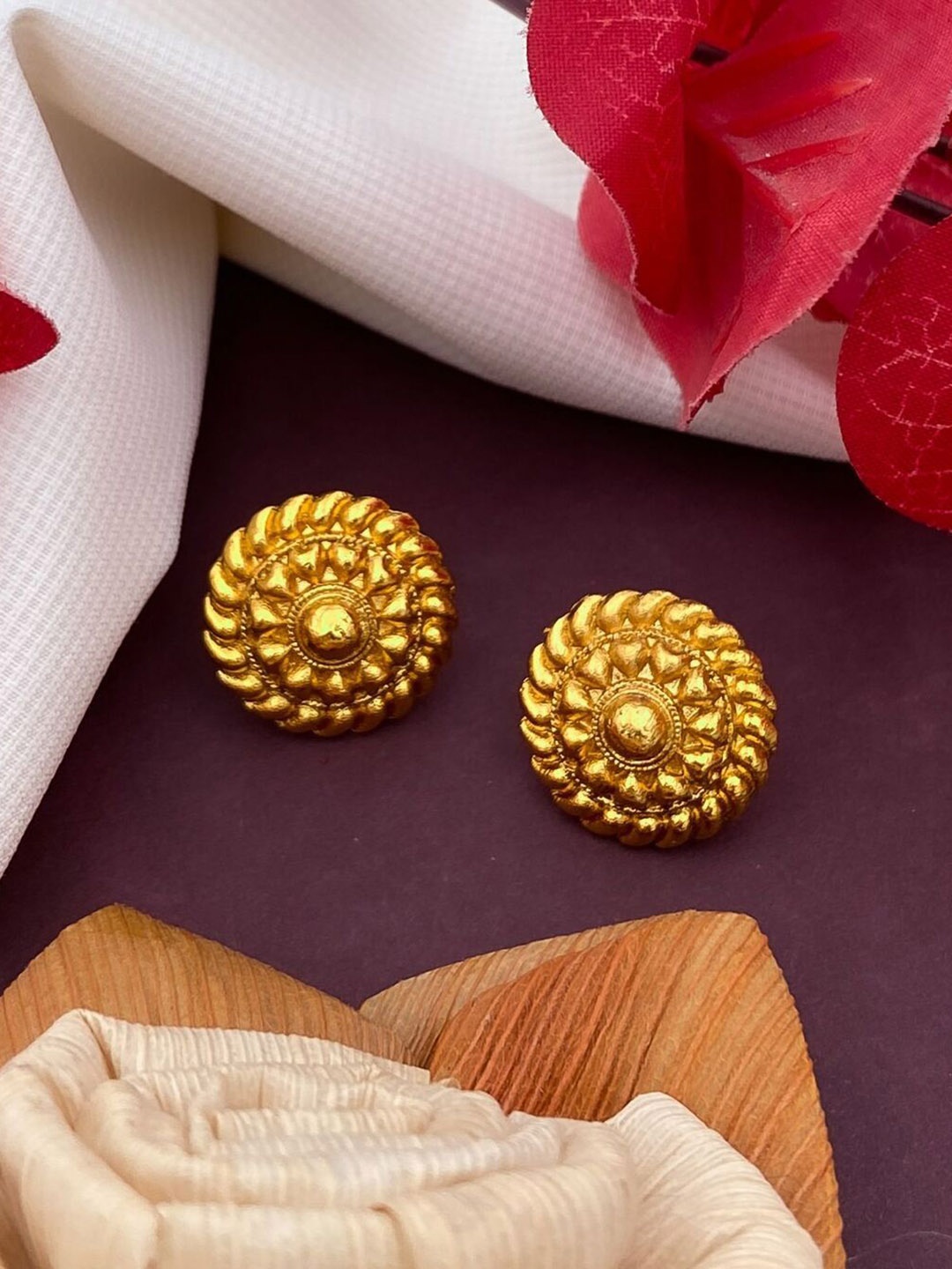 

SOLIBELLE Luxury Set Of 4 Gold-Plated Floral Studs Earrings