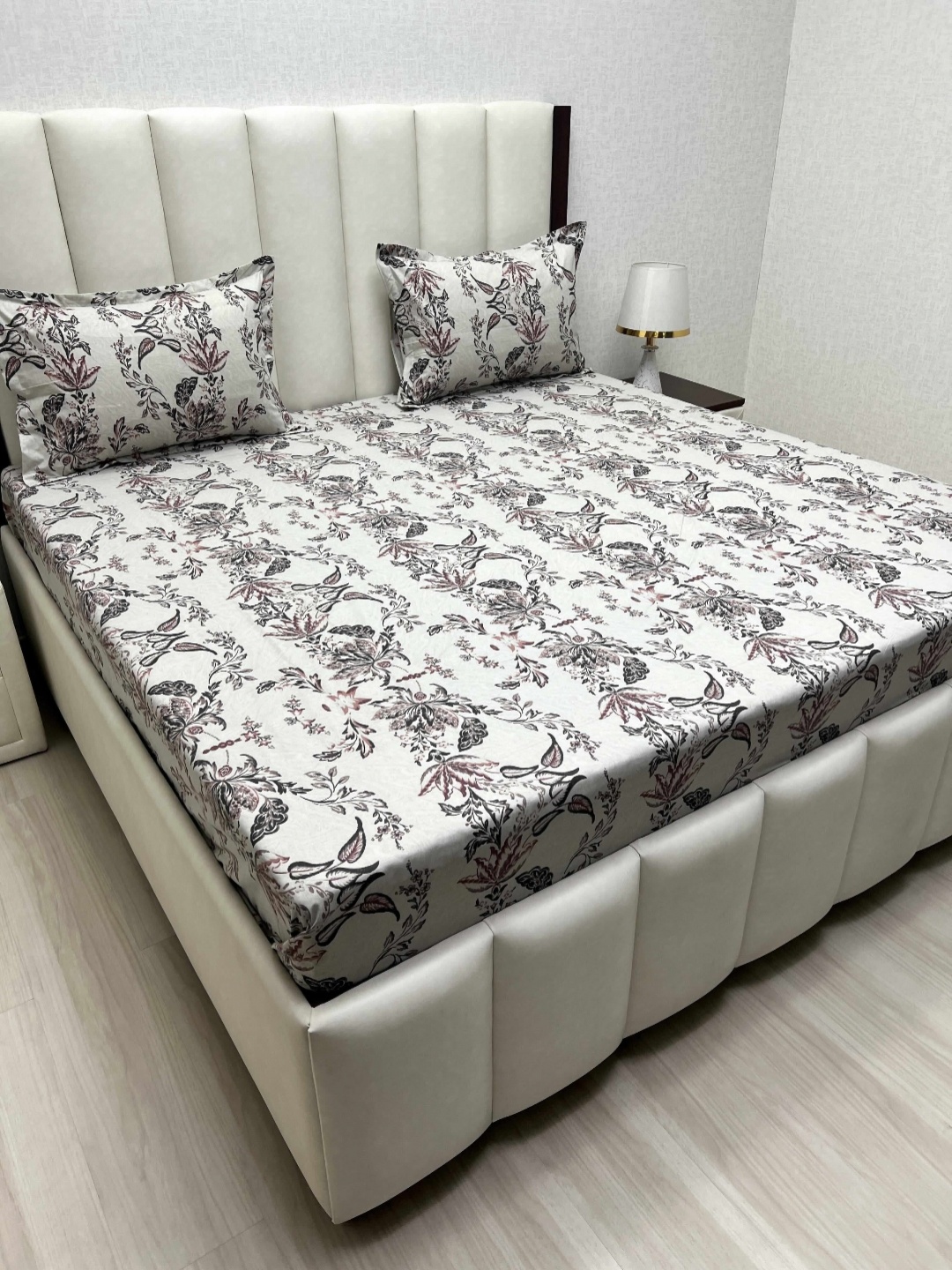 

Pure Decor Velar Fur Sib Grey Printed Pure Cotton 400 TC King Bedsheet Set-2.74 m x 2.74 m