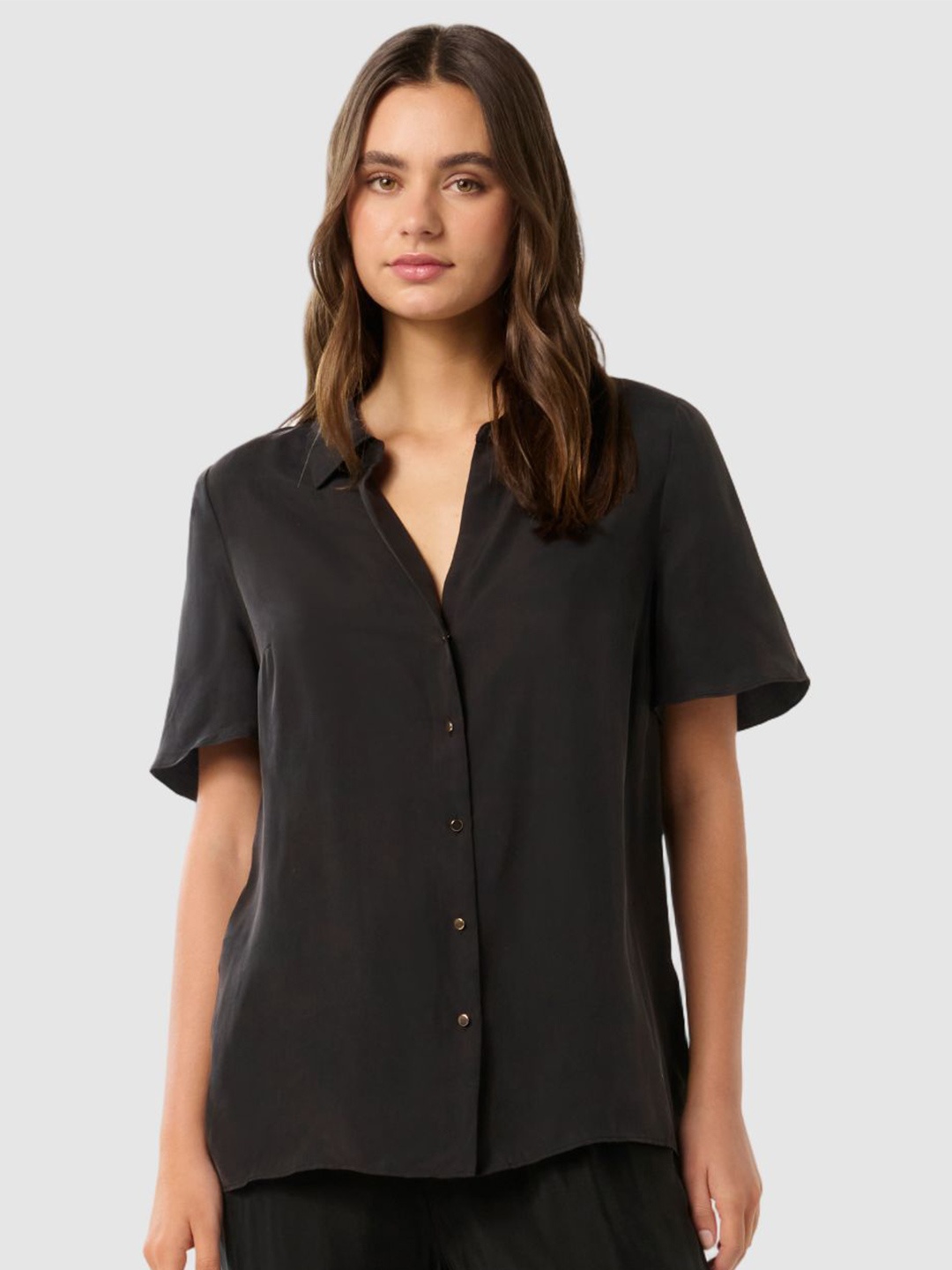 

Forever New Women Relaxed Fit Spread Collar Solid Cotton Casual Shirt, Black