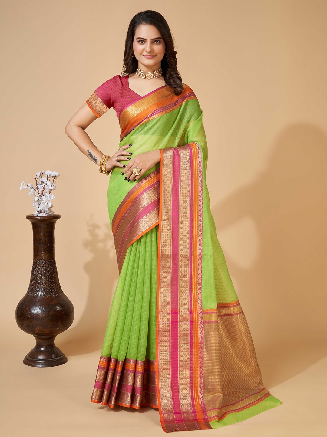 

DIVASTRI Woven Design Zari Saree, Green