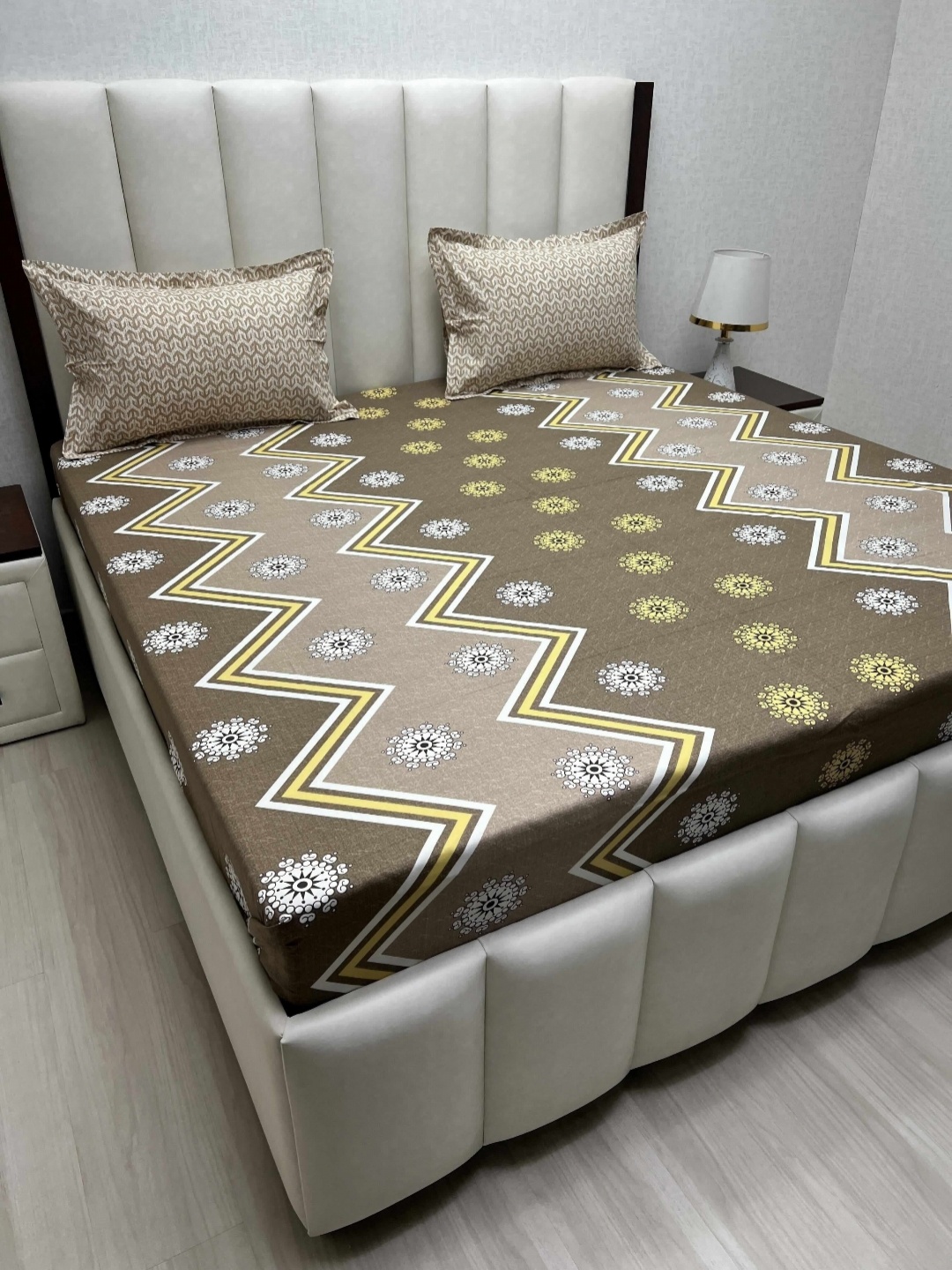

Pure Decor Passion Brown & White Printed Cotton Queen Bedsheet Set 2.28 m x 2.54m