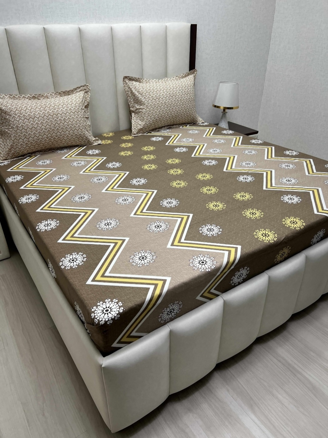 

Pure Decor Brown Geometric Printed Pure Cotton 260 TC Queen Bedsheet Set 2.28 m x 2.54 m