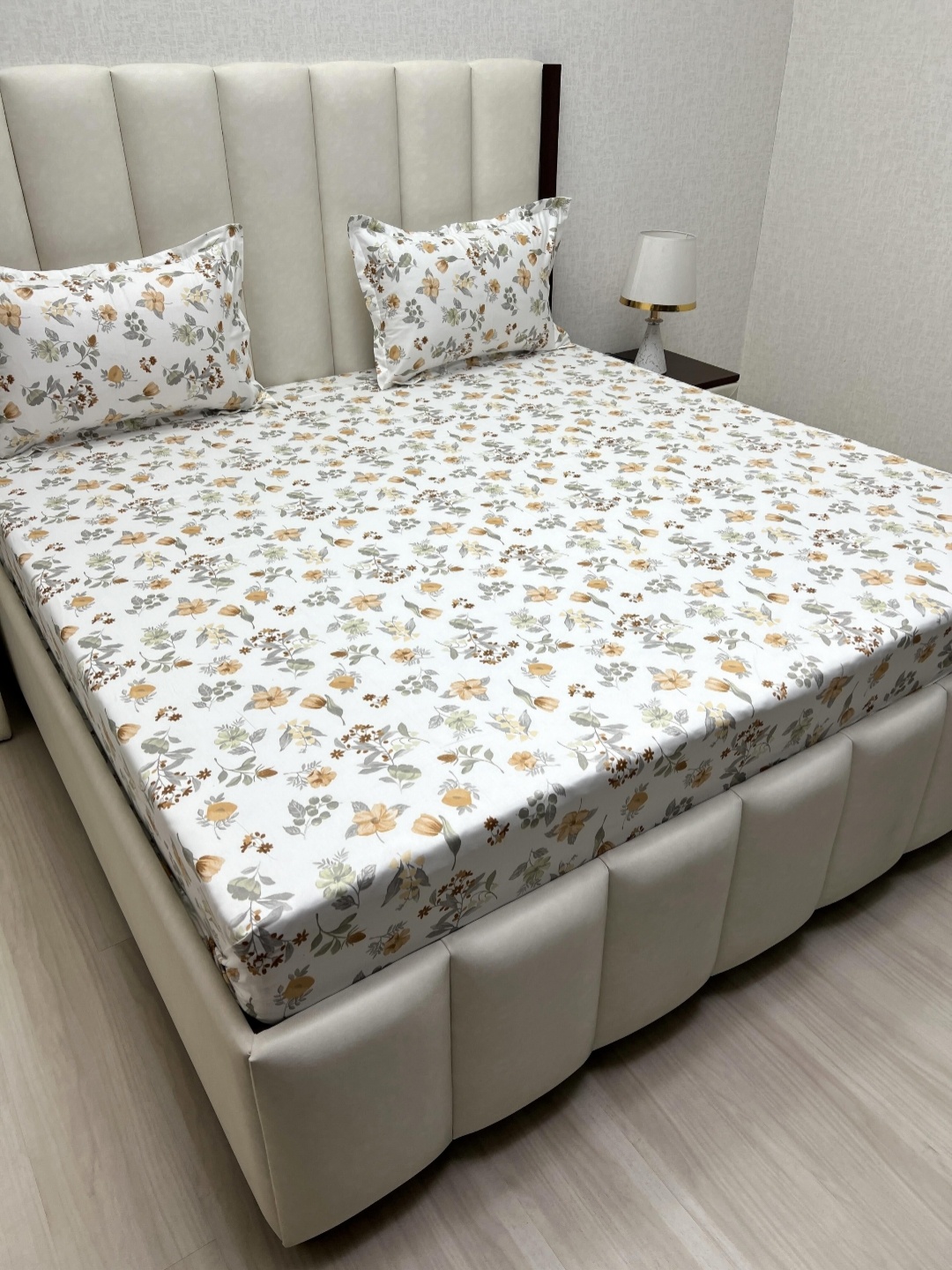 

Pure Decor Royal Passion White Printed Pure Cotton 400 TC Queen Bedsheet Set 2.28 x 2.54 m