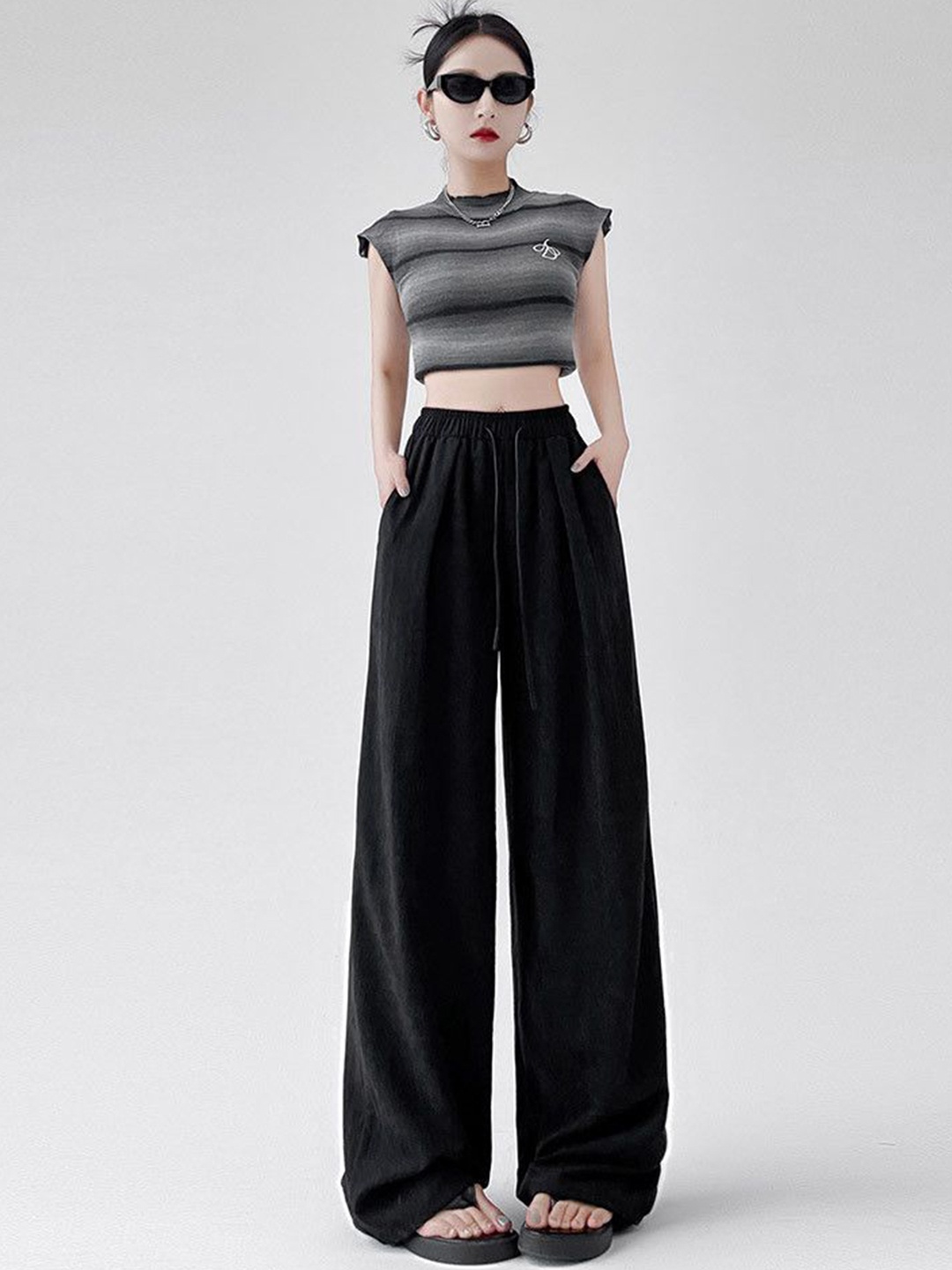 

DressBerry Women Solid Loose Fit Mid Rise Wide Leg Trousers, Black