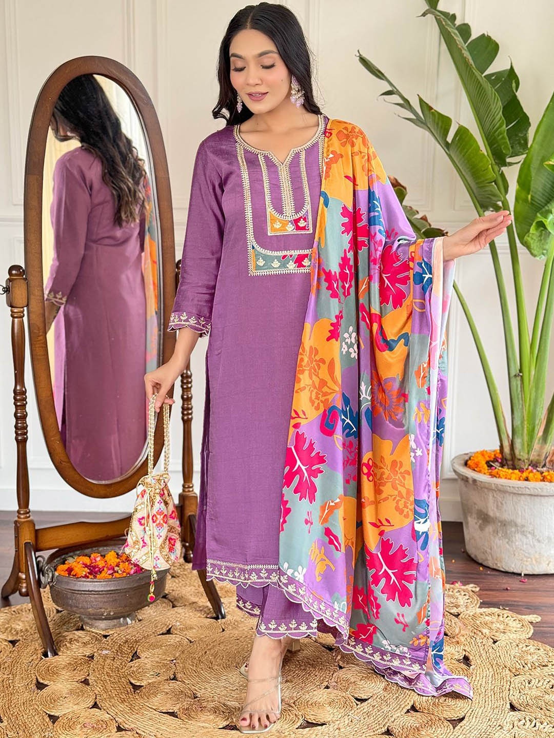 

NKV Floral Embroidered Notch Neck Sequinned Straight Kurta, Purple
